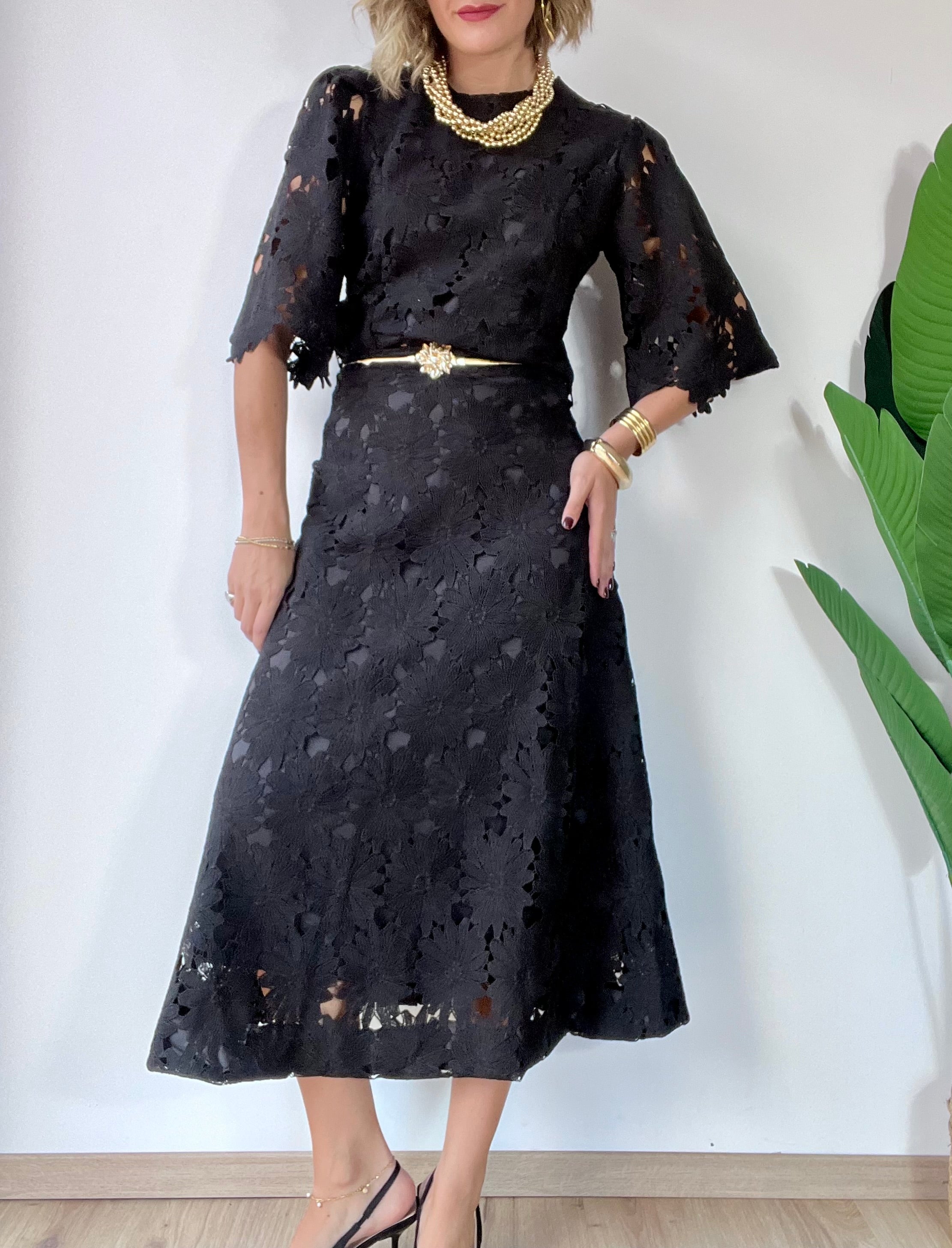 Coordinato in pizzo nero con gonna