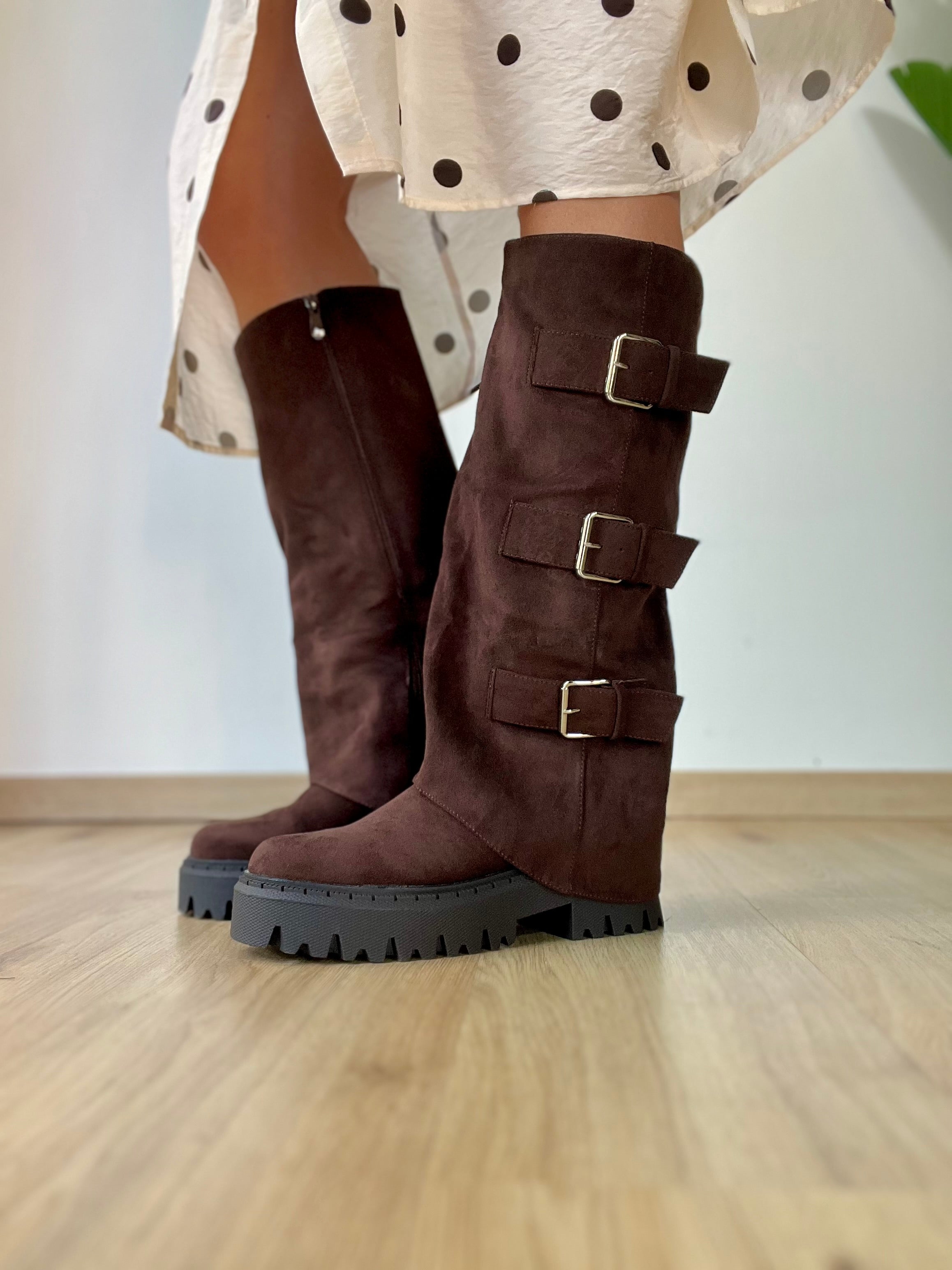 Biker con fibbie in camoscio marrone