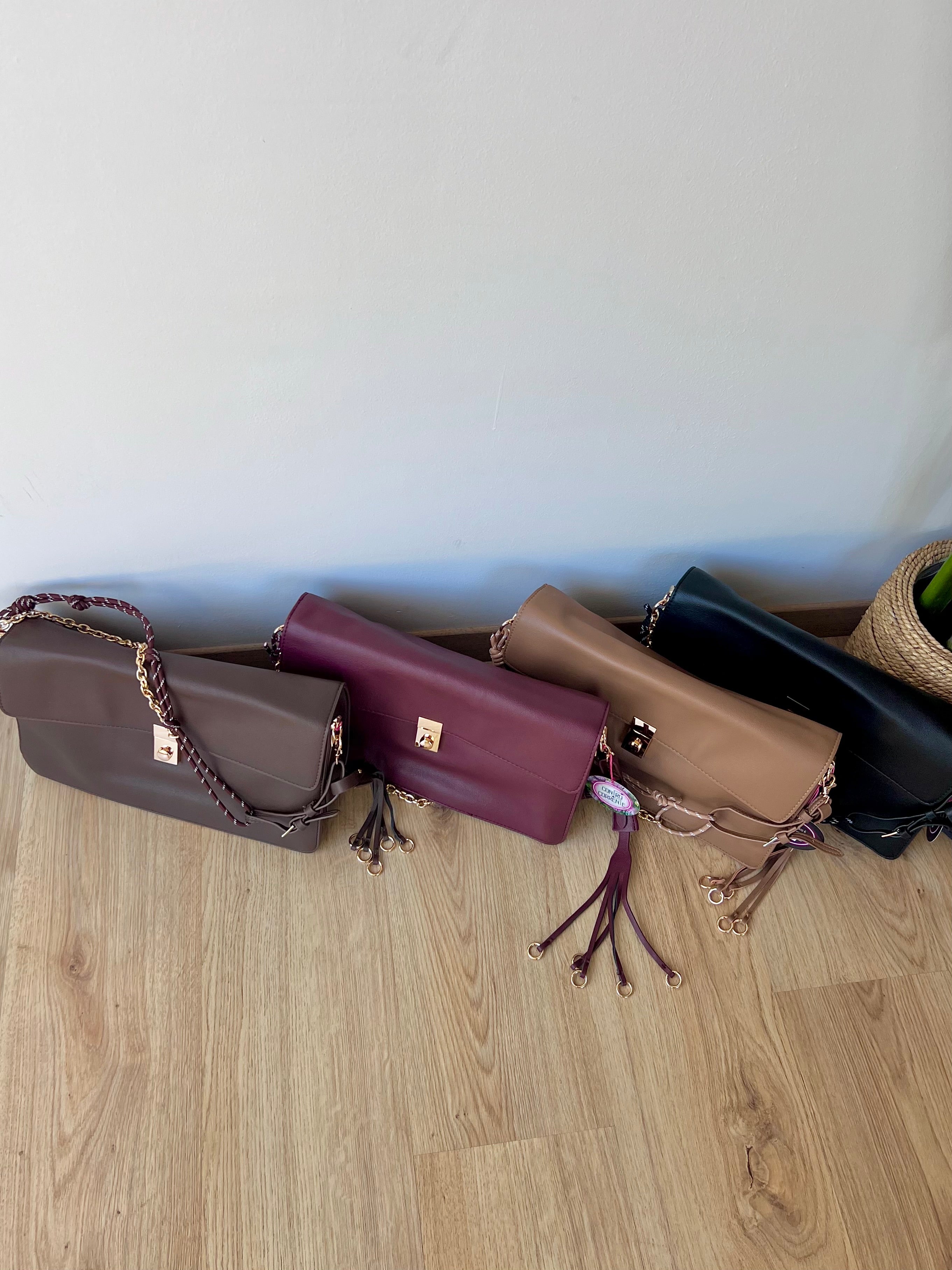 Pochette comoda con doppia tracolla