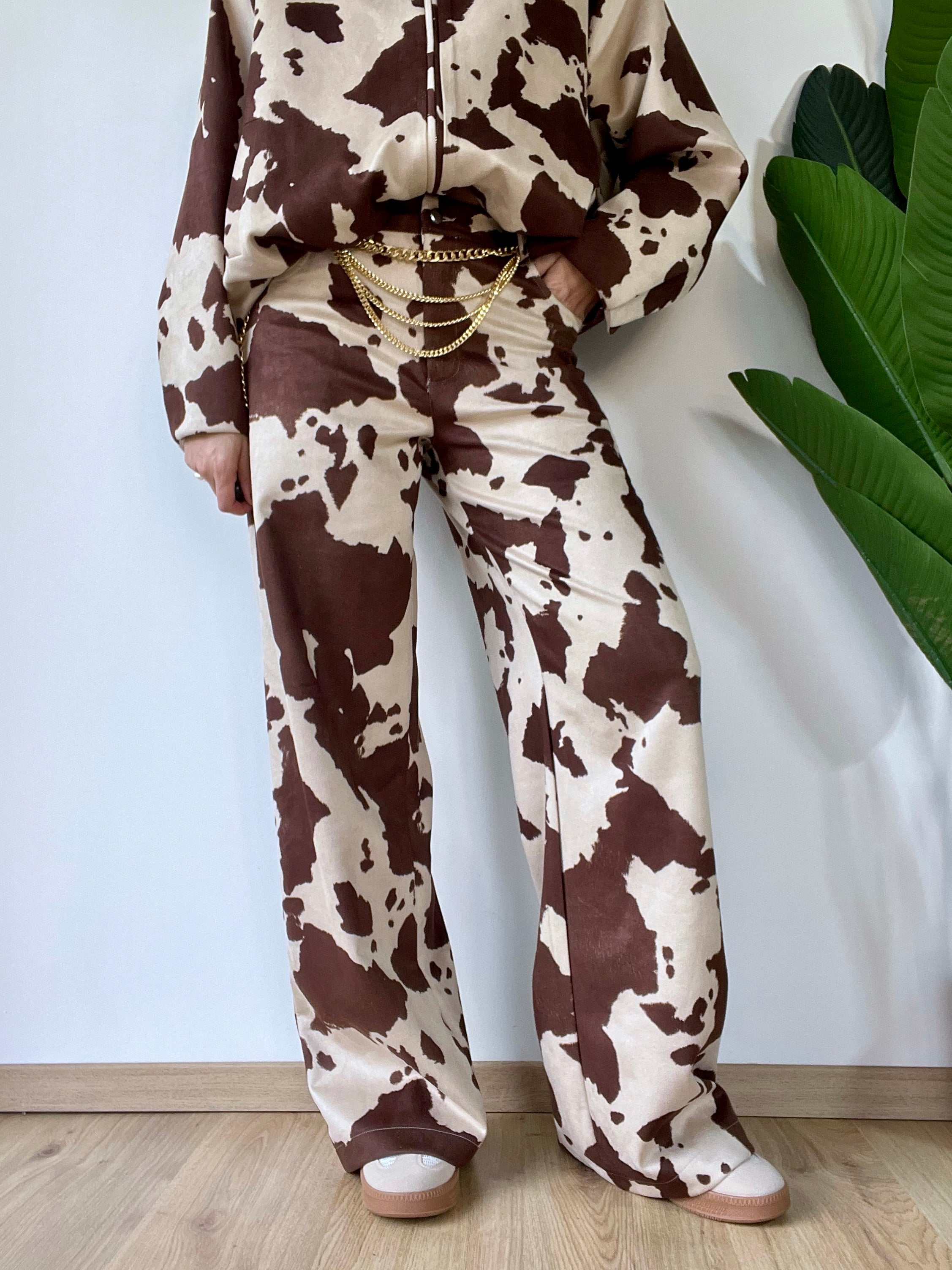 Panta in camoscio fantasia cow by Lumina