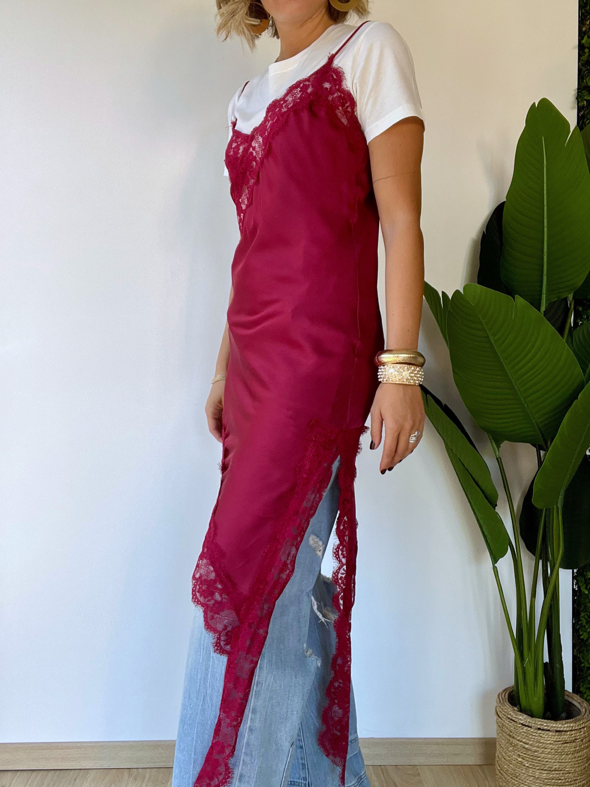 Top/vestito in raso assimetrico con pizzo
