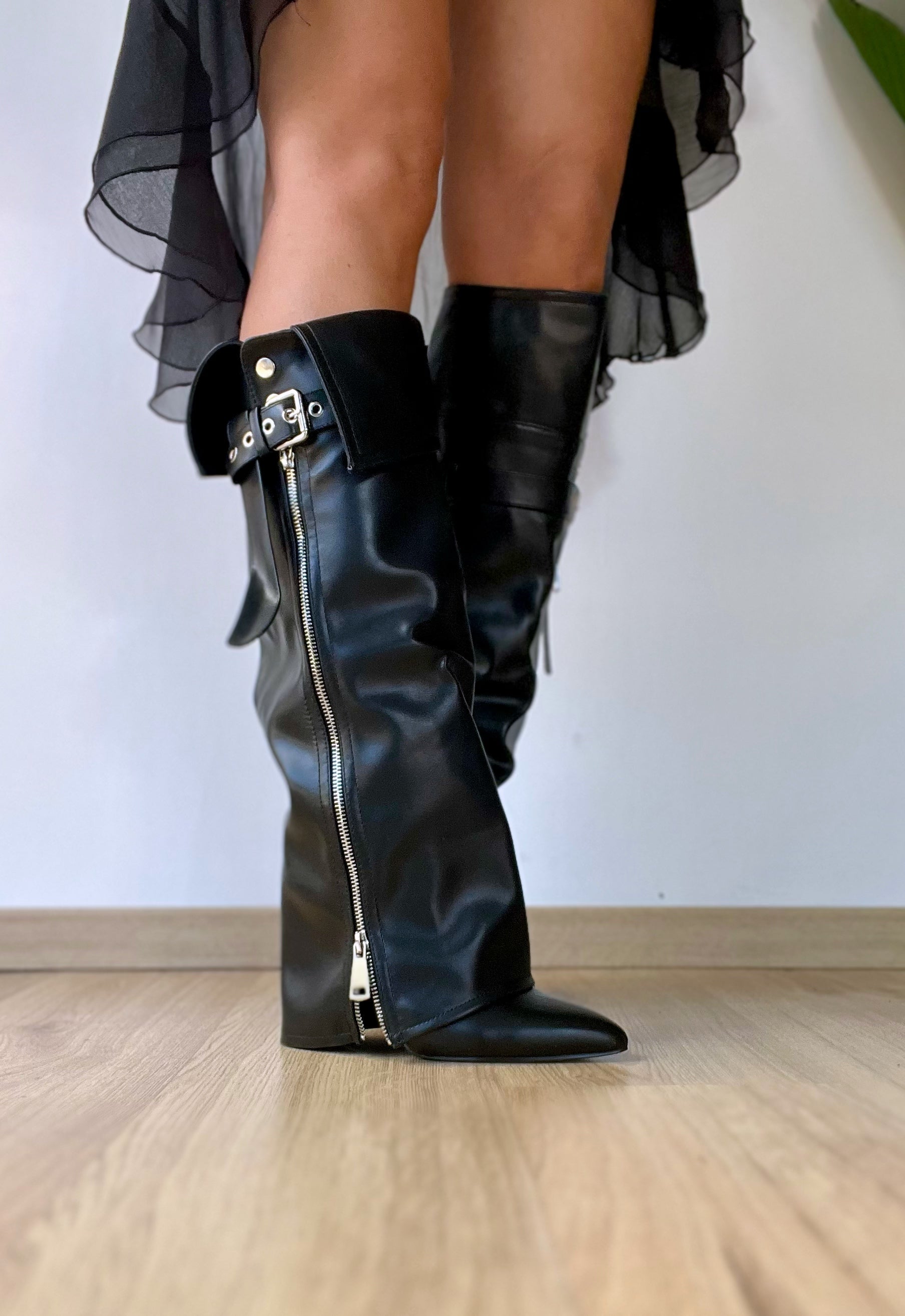 Stivale alto con gambale lungo/ risvoltino