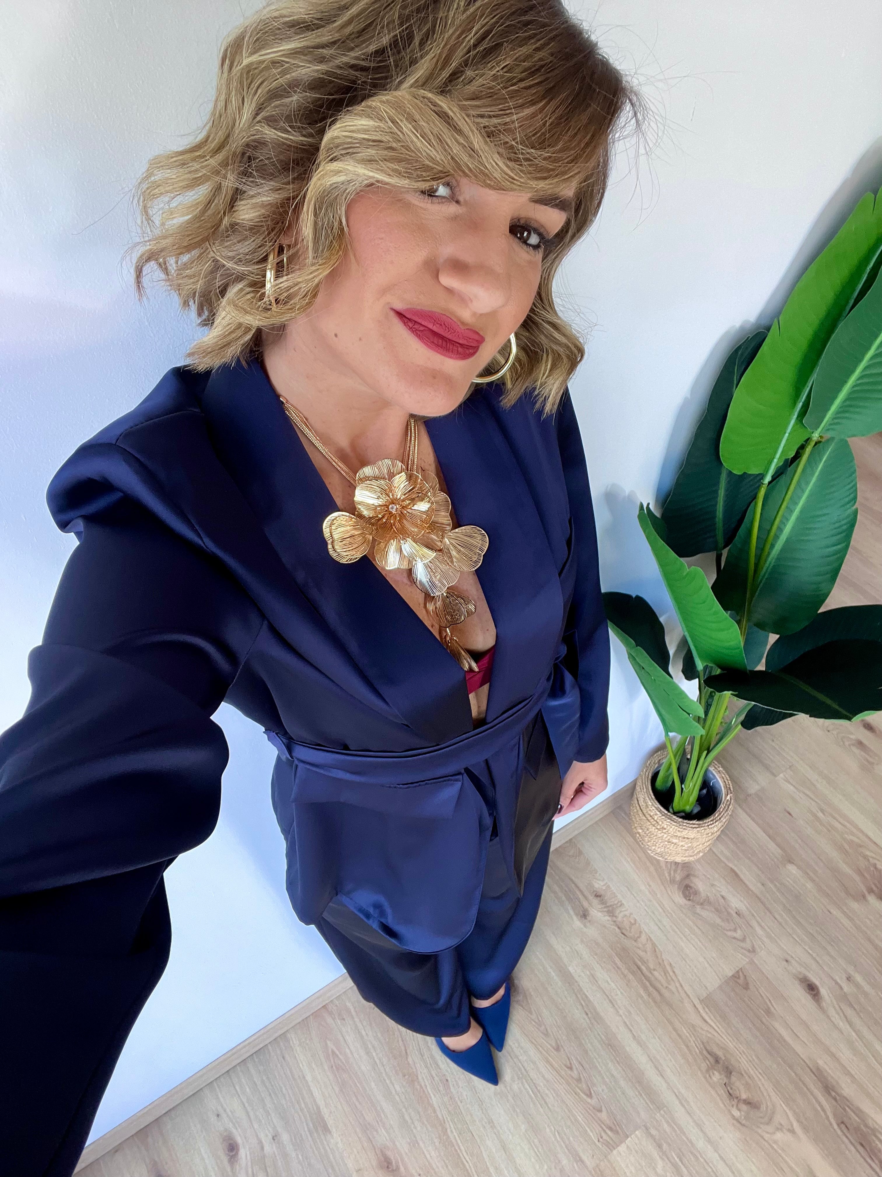 Tailleur con cintura in raso blu notte
