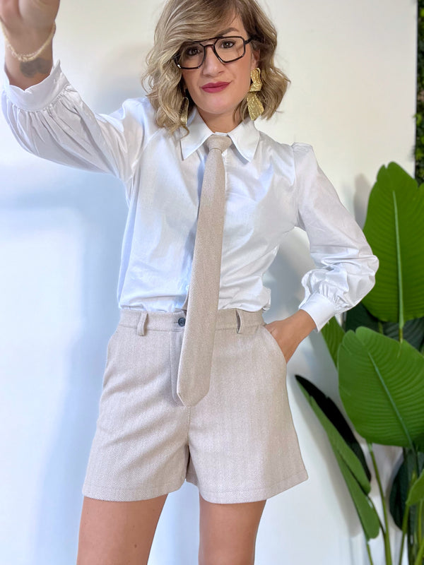 Coordinato camicia con cravatta e shorts