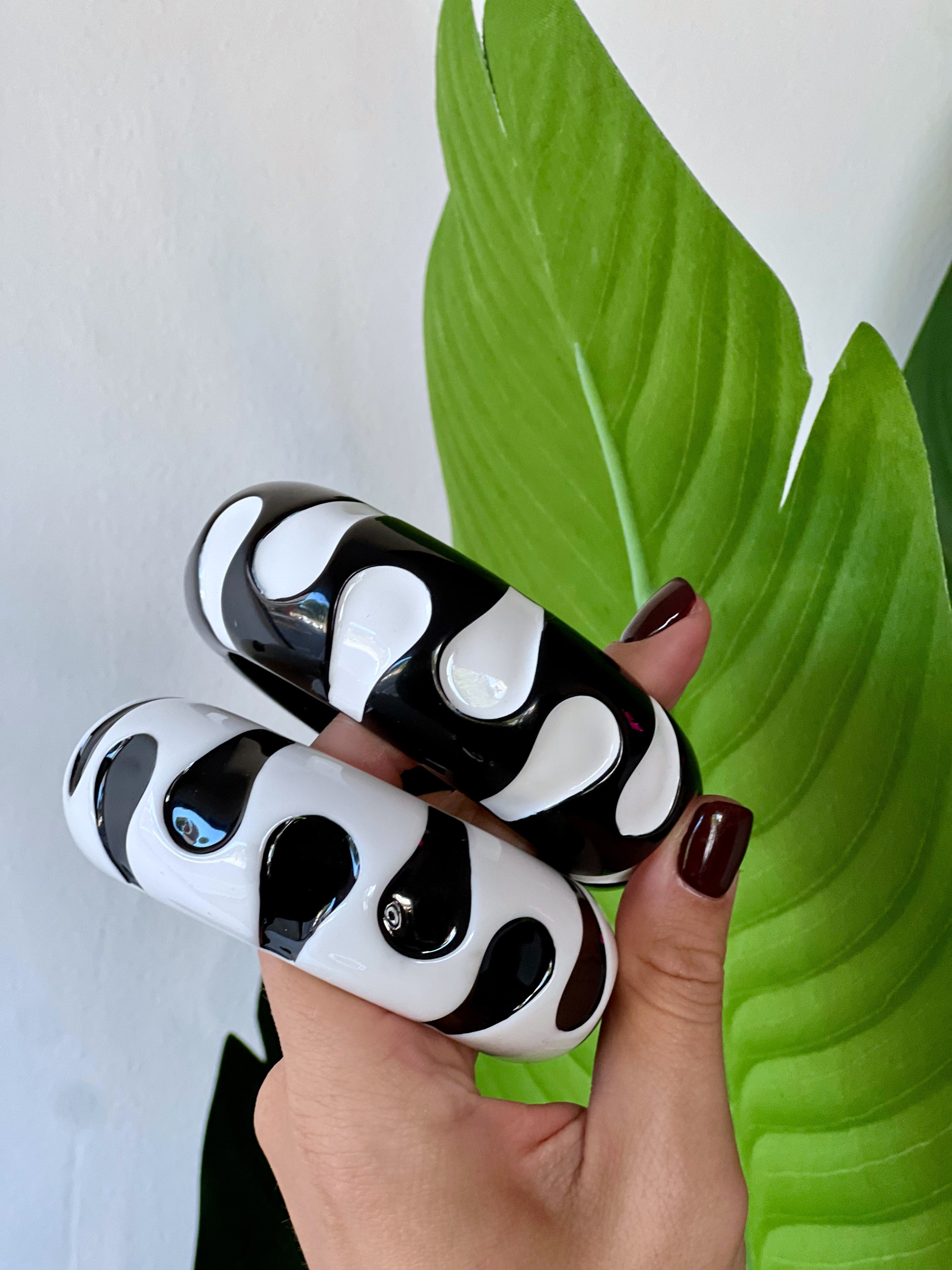 Bracciale rigido bianco e nero