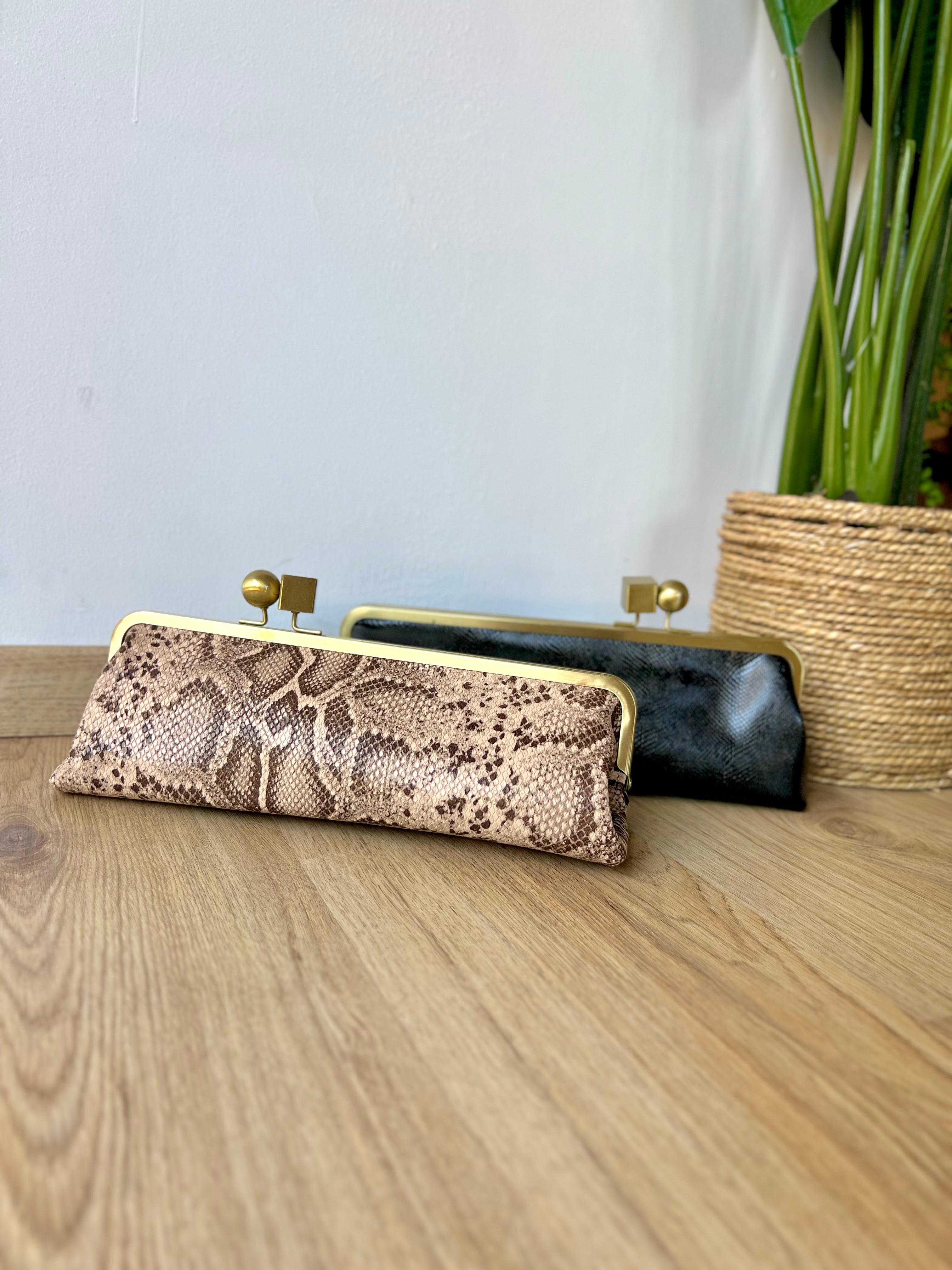 Pochette a baguette con manico oro