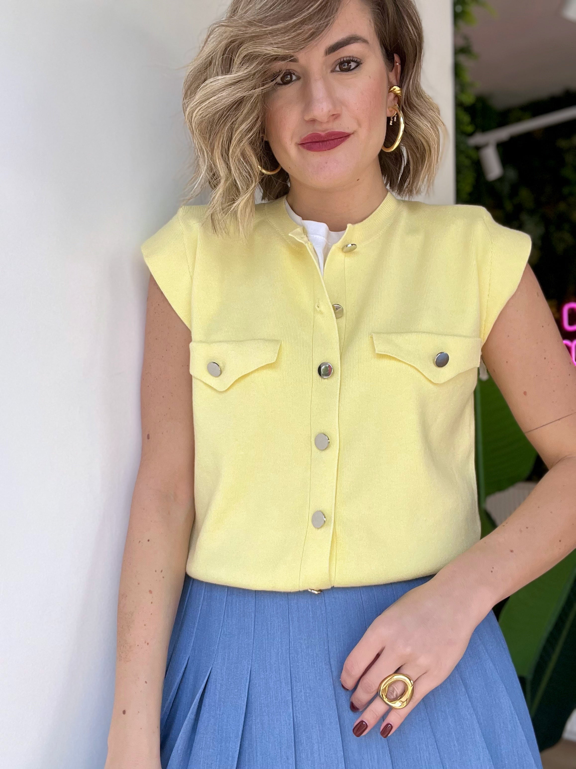 Gilet in filo con bottoncini