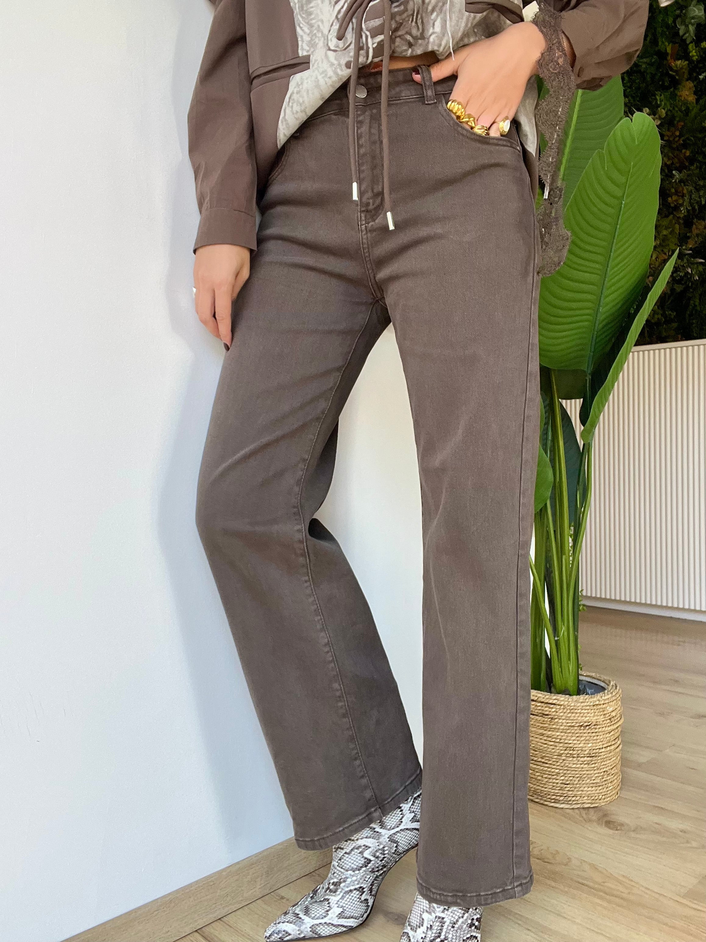 Jeans gamba dritta marrone scuro