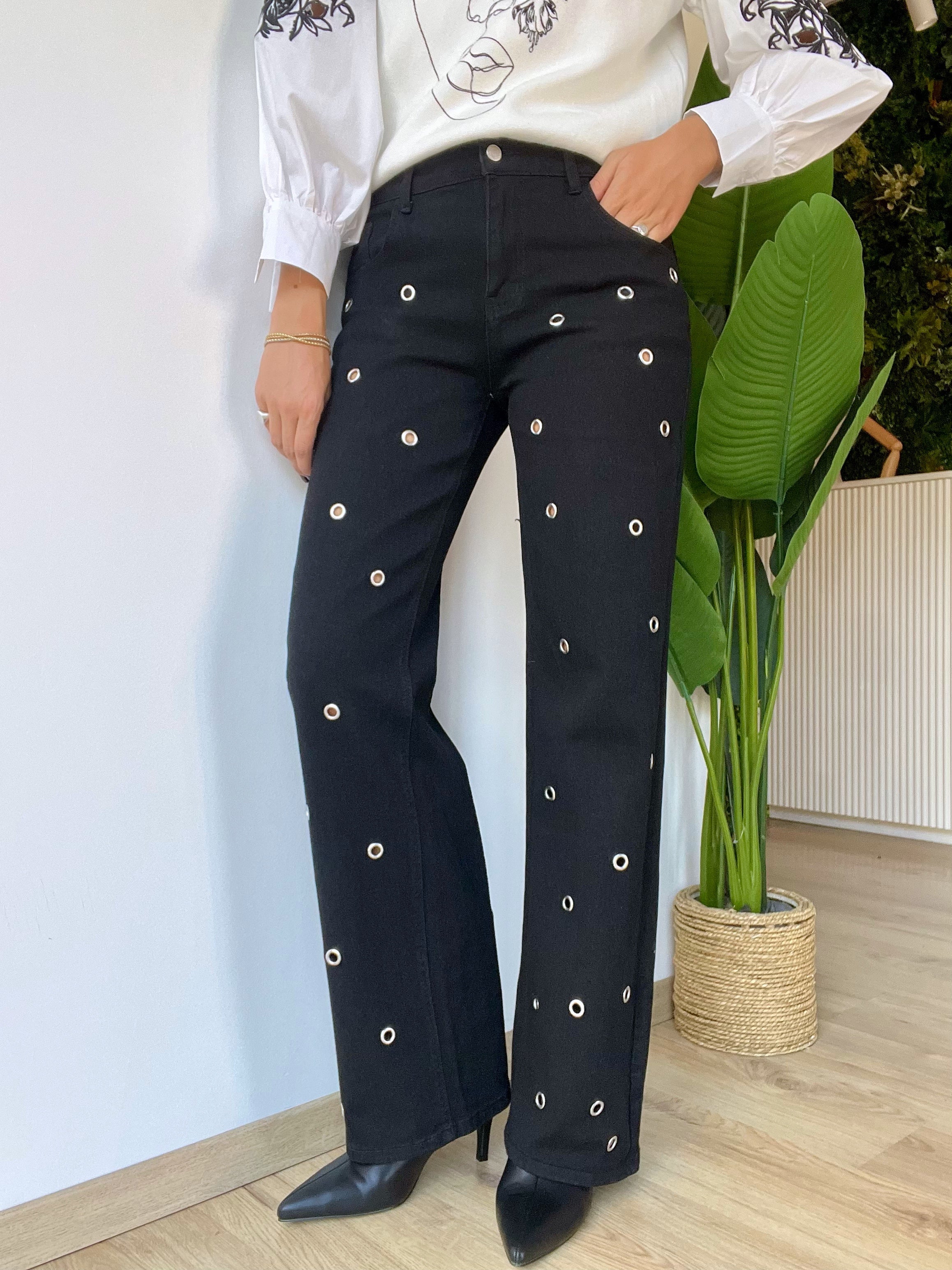 Jeans a palazzo nero con occhielli