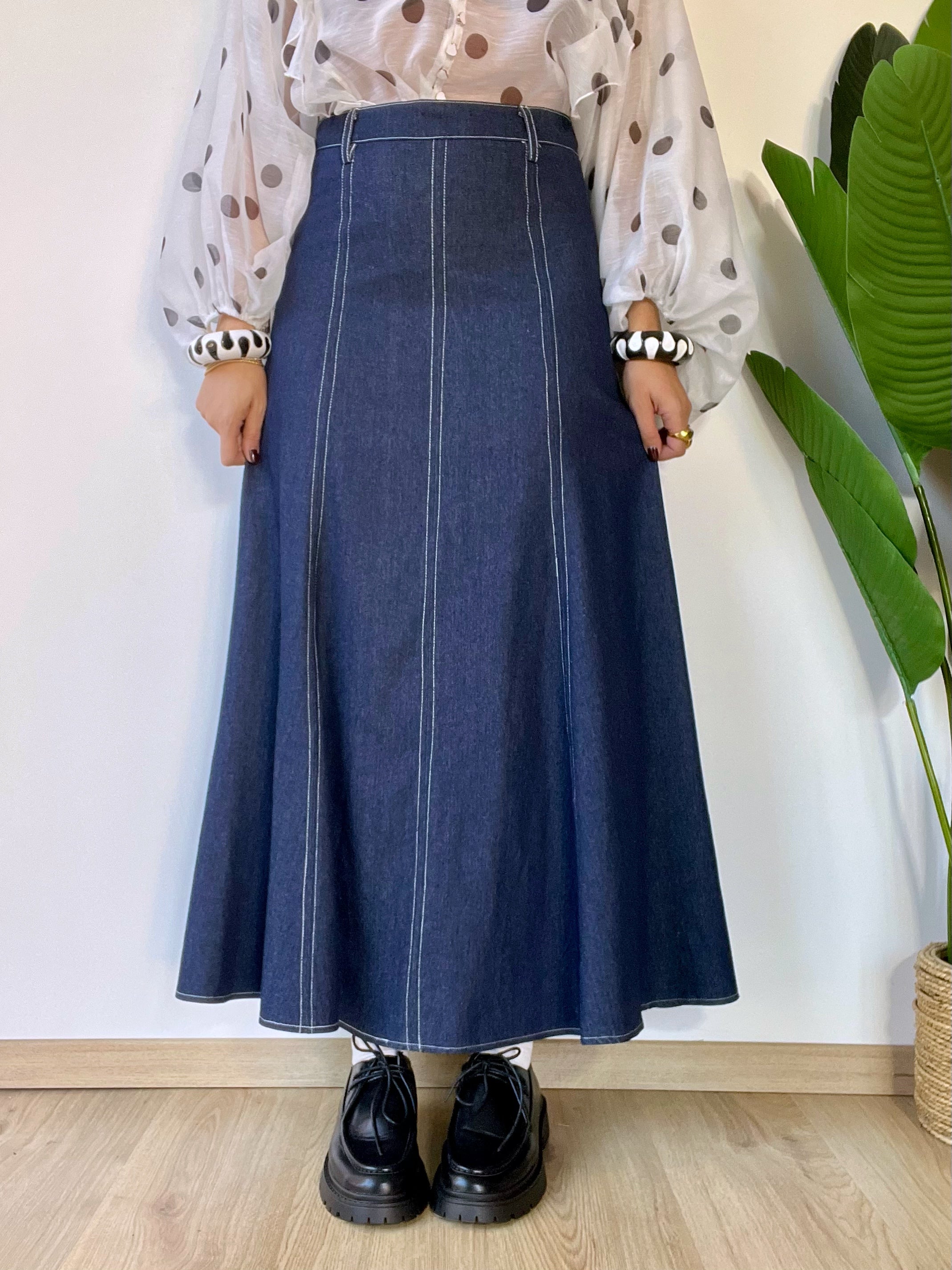 Gonna lunga in denim a ruota nella parte finale
