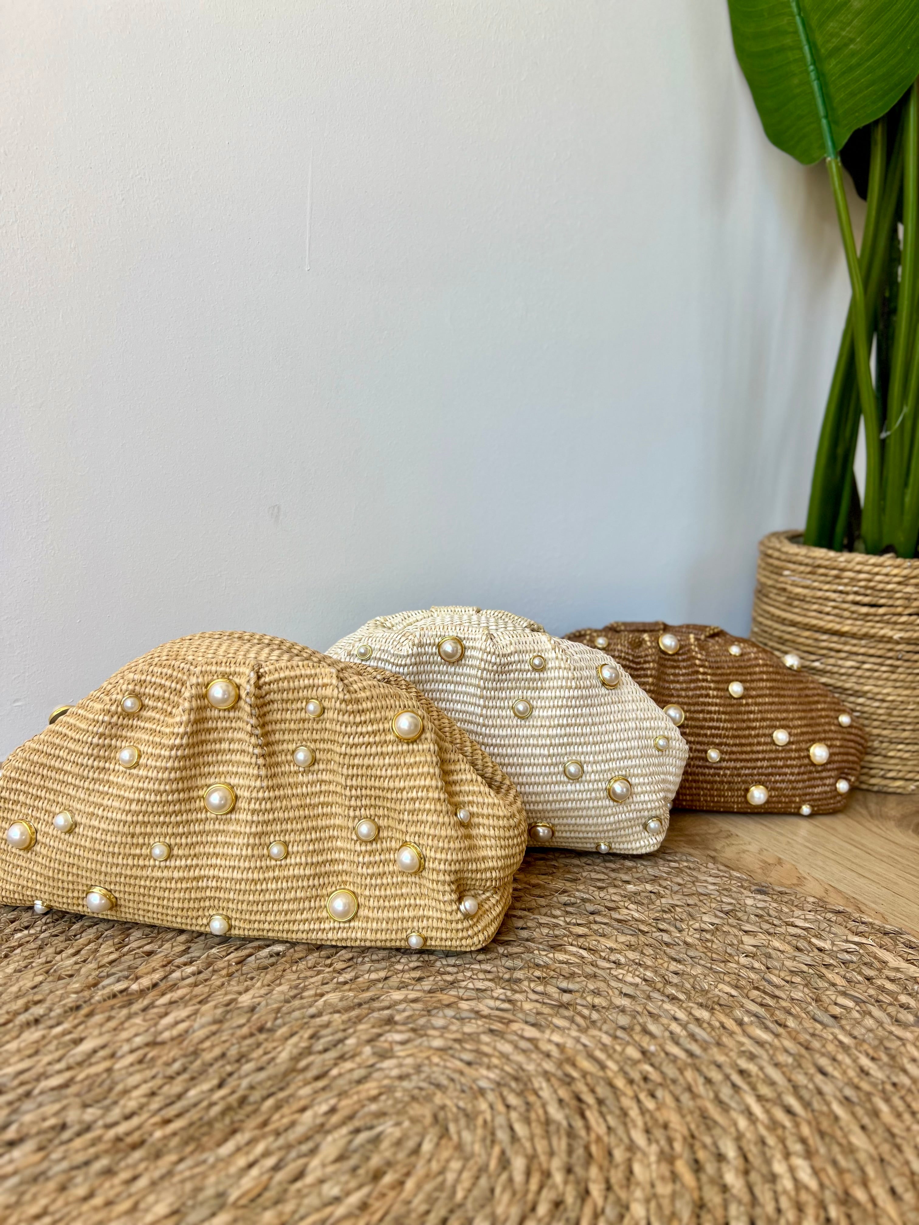 Pochette in rafia con perle