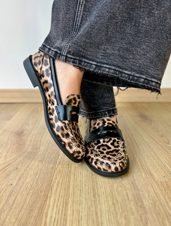 Mocassino animalier con borchie
