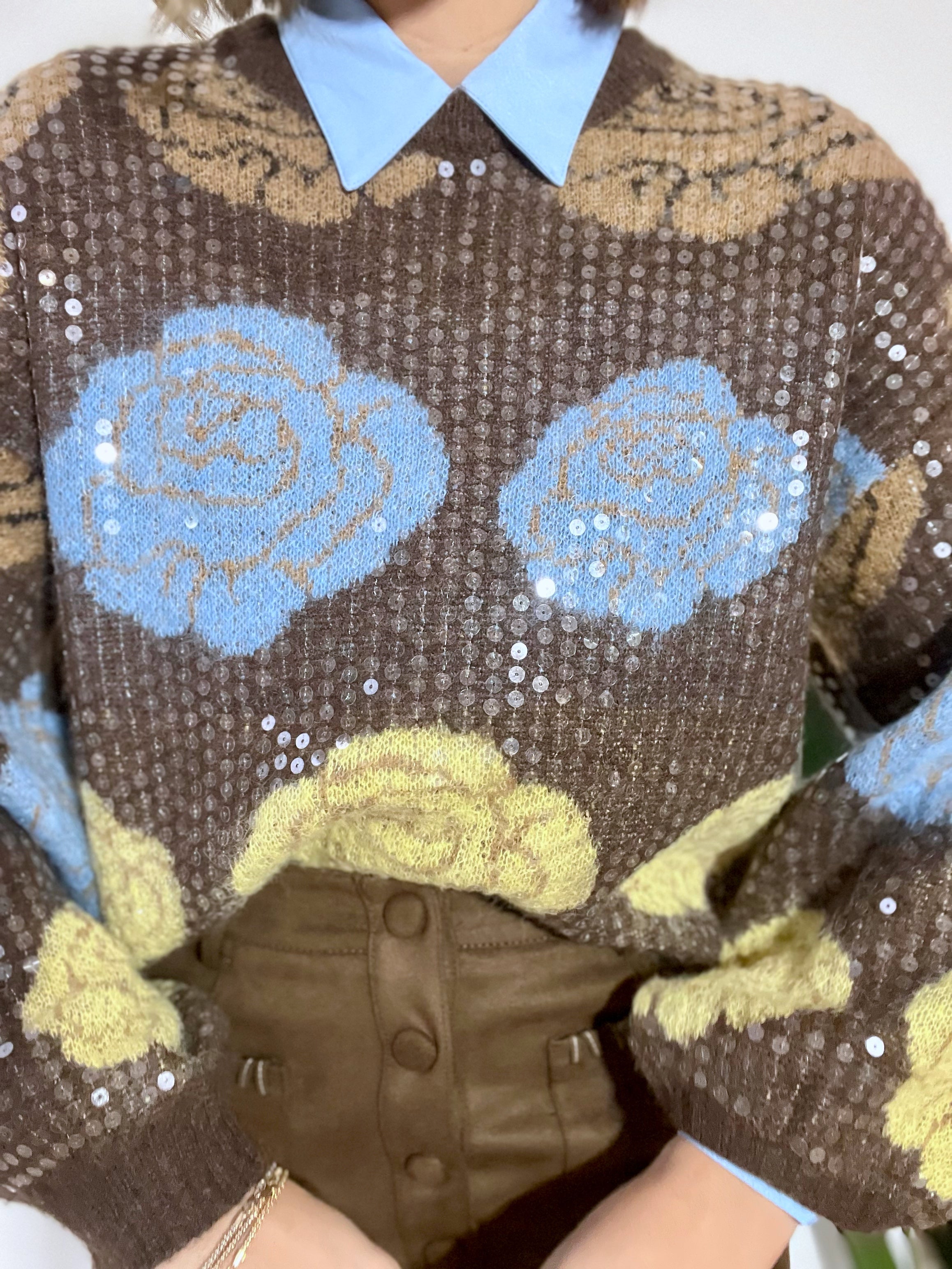 Maglioncino con fiori e mini pailettes