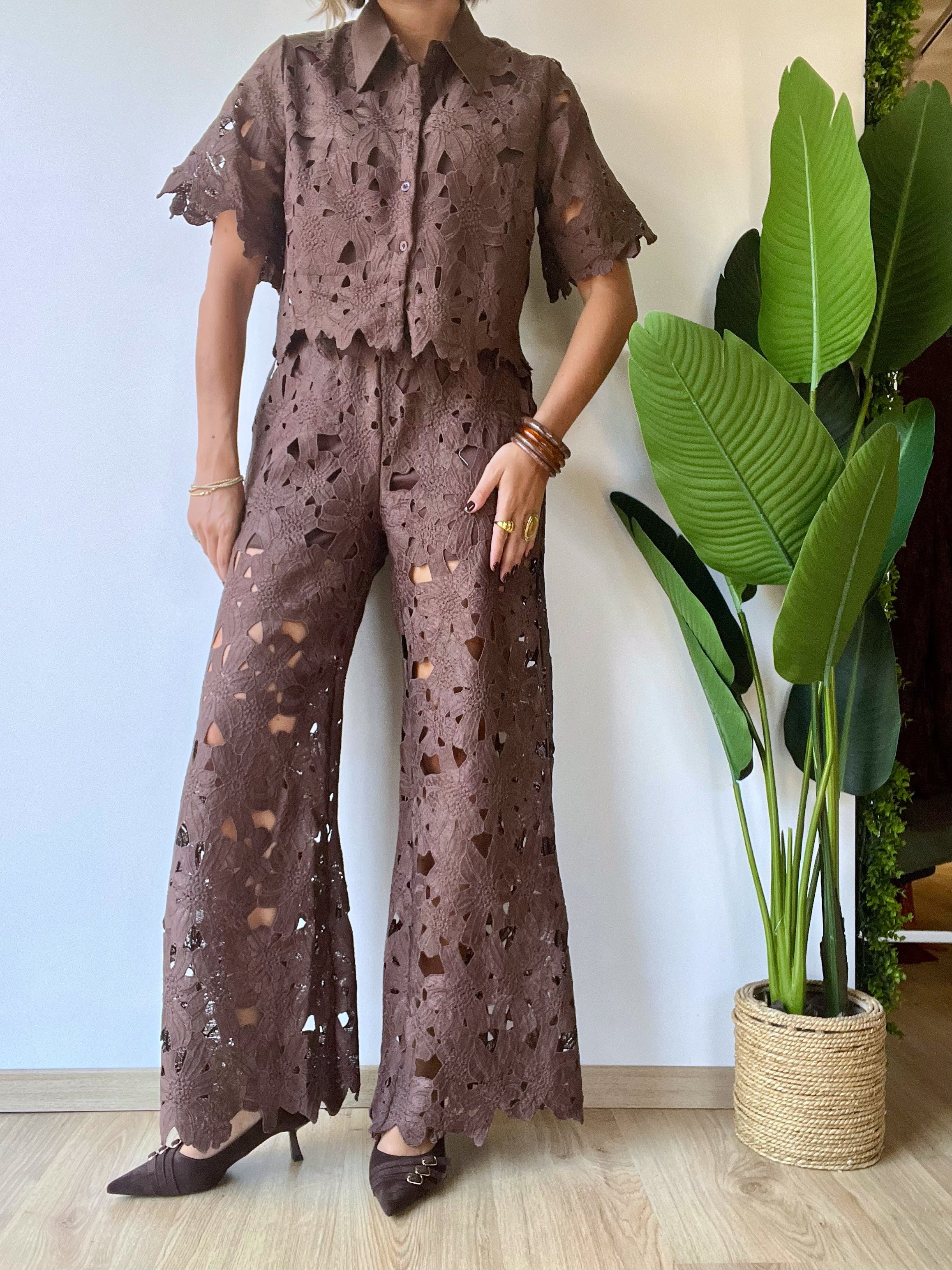 Coordinato con pantalone in pizzo marrone