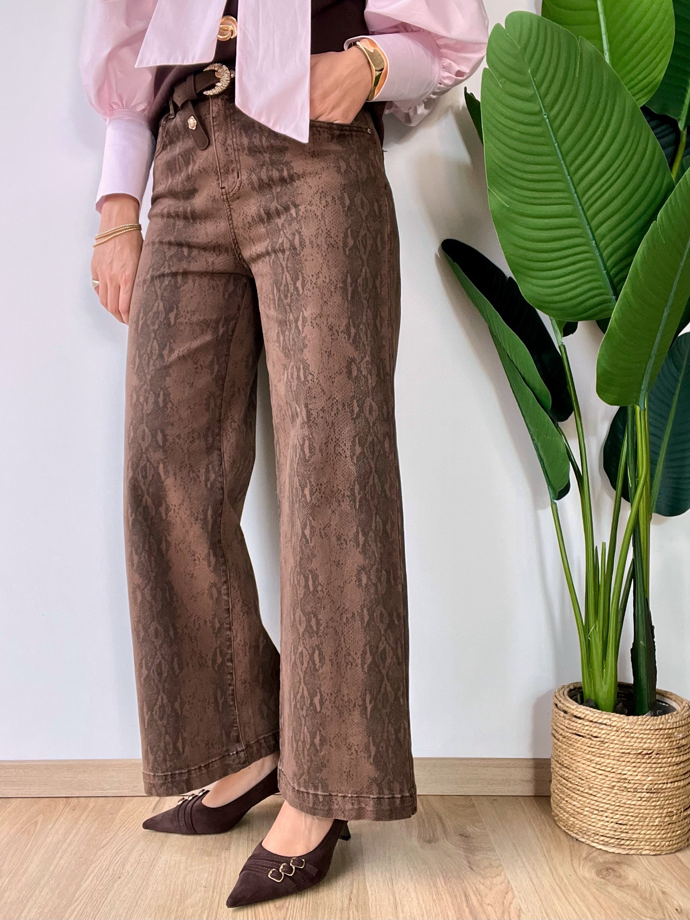 Jeans marrone effetto pitonato