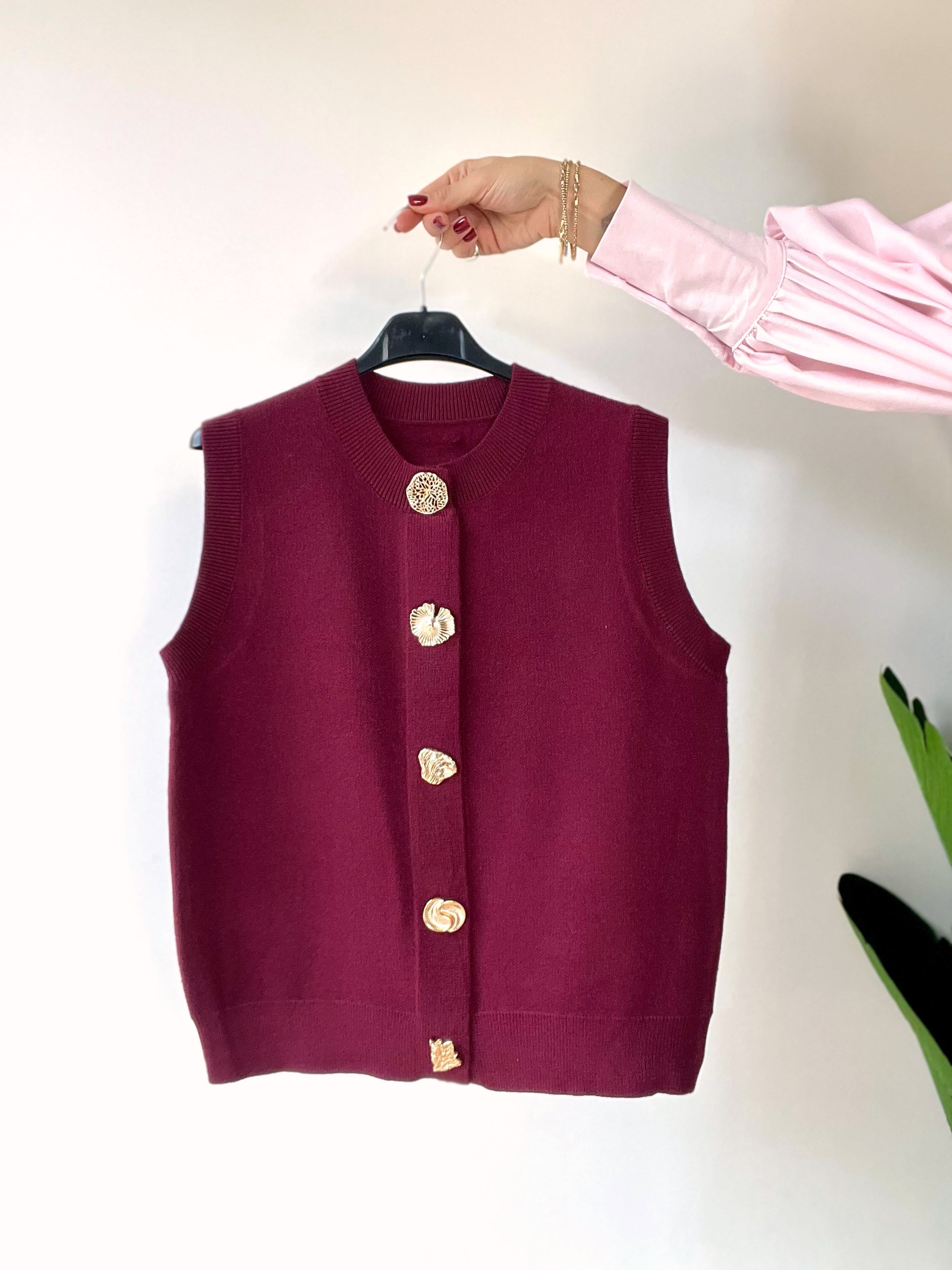 Gilet in maglina con bottoni oro
