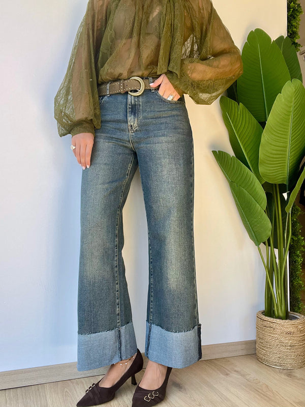 Jeans sabbiato con risvolto