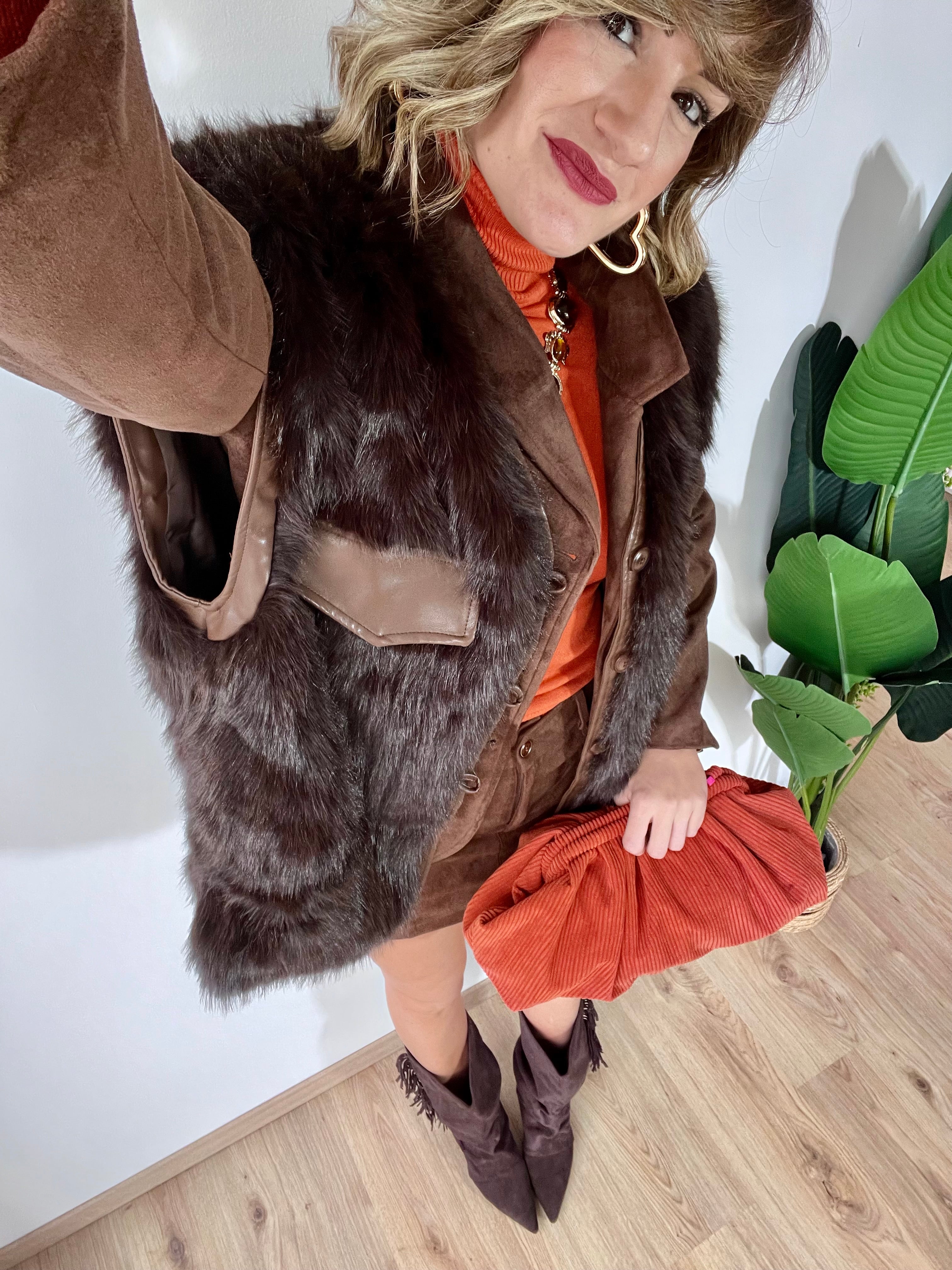 Gilet in ecopelliccia marrone bruciato con inserti in ecopelle