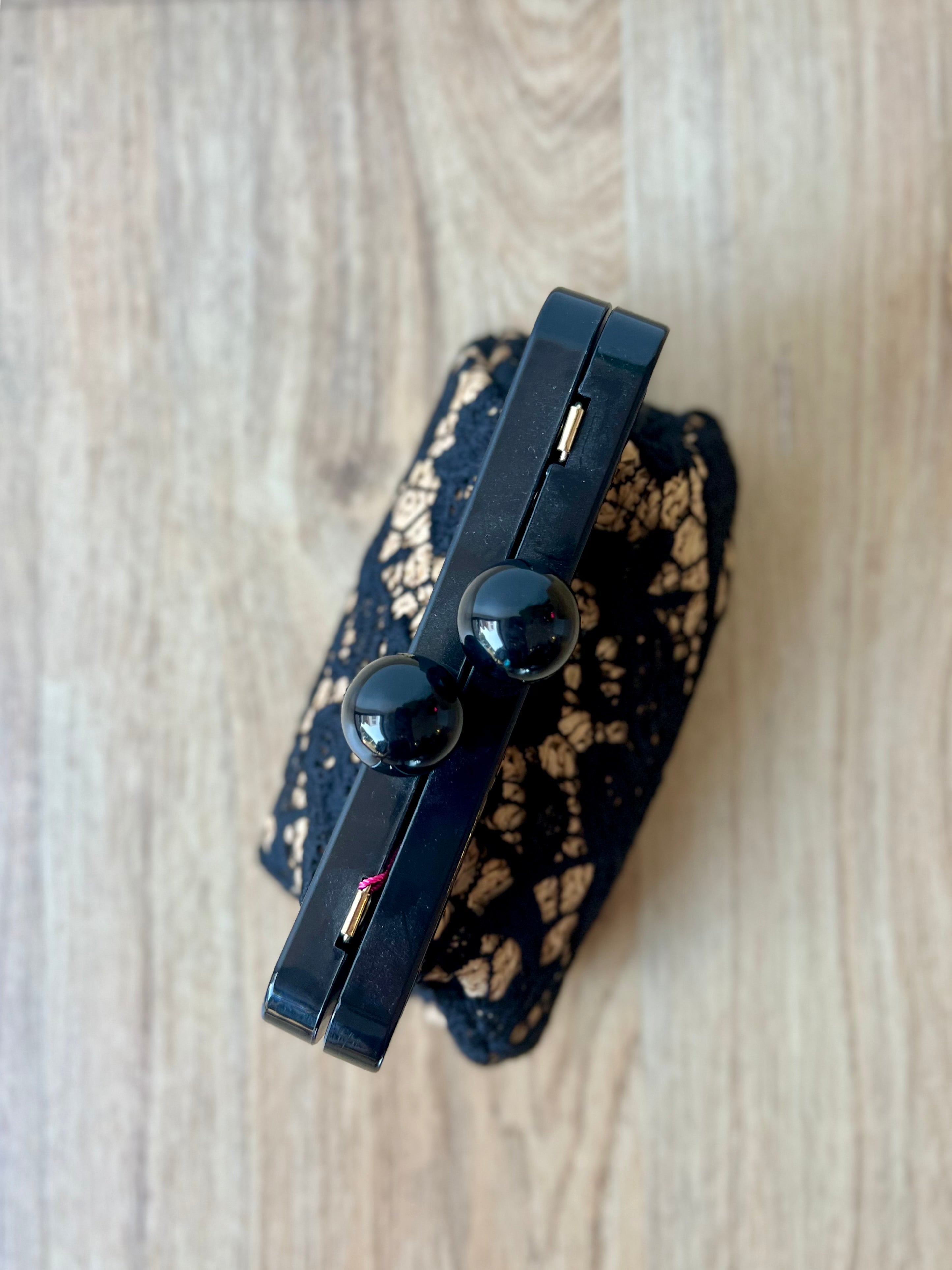 Mini pochette con dettagli in pizzo