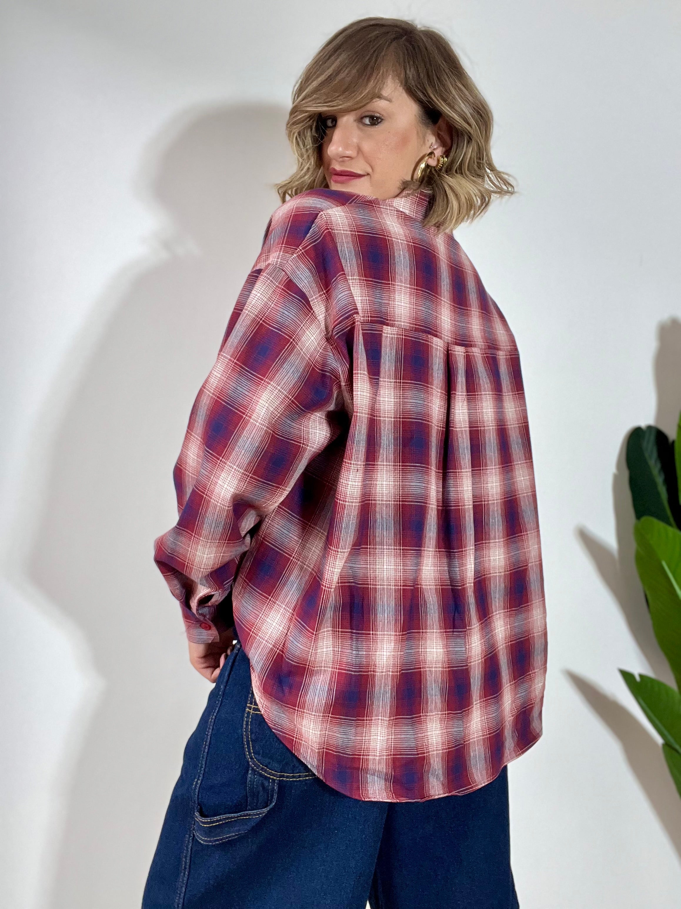 Camicia a quadri bordeaux e blu con spalline