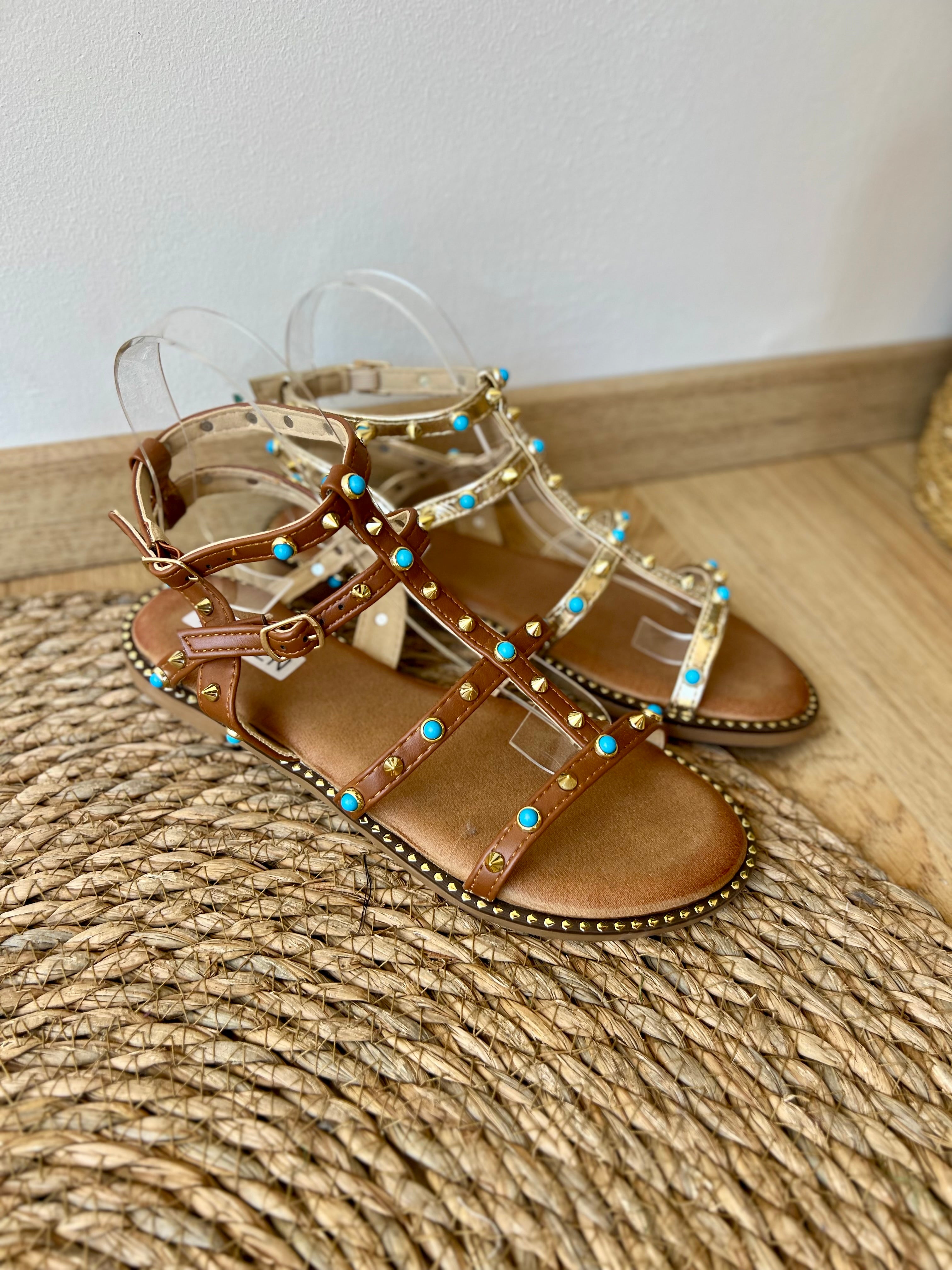 Sandali con borchie turchesi