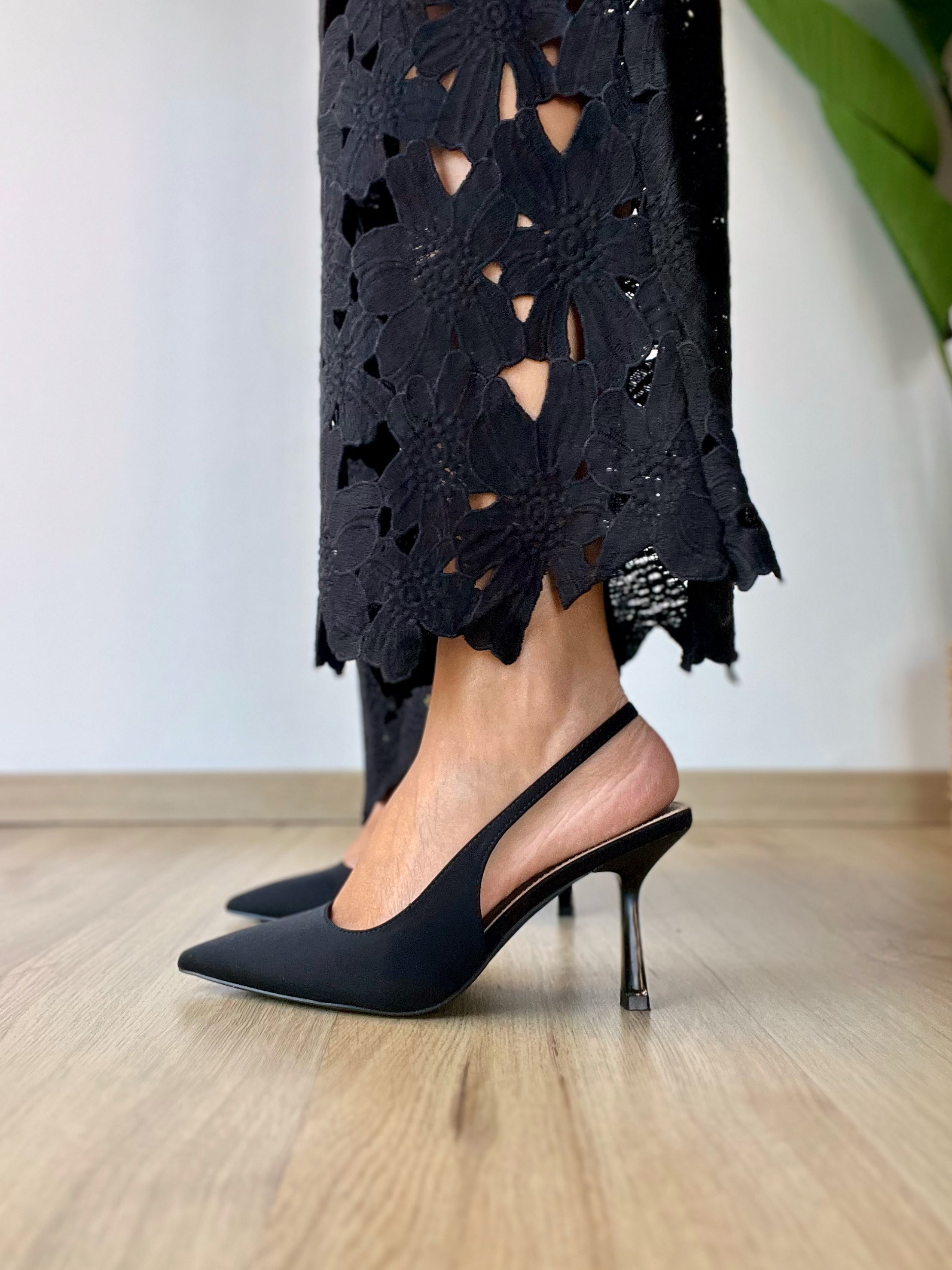 Décolleté in tessuto nero