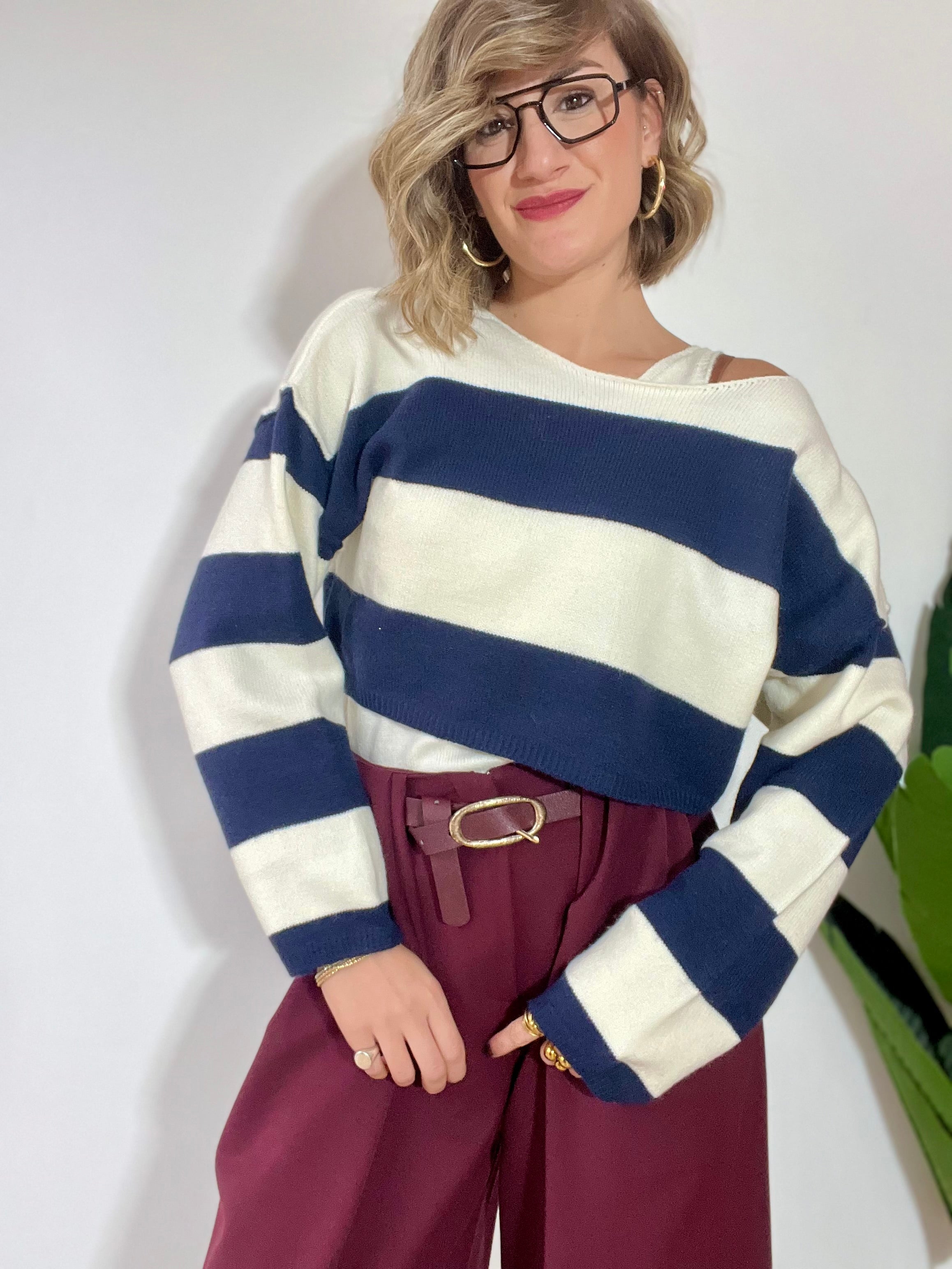 Maglioncino crop rigato blu con canotta