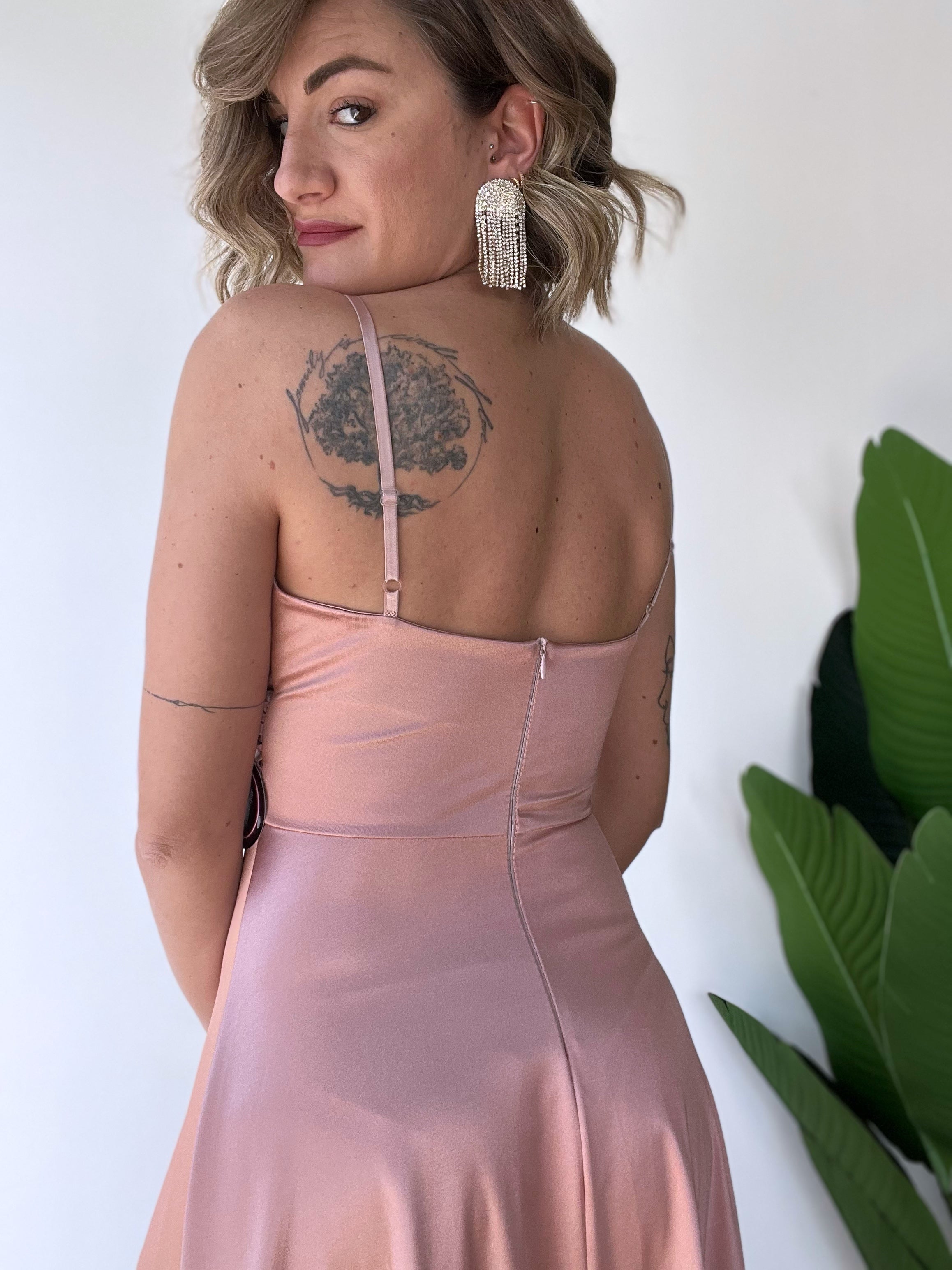 Vestito lungo in tessuto lucido rosa