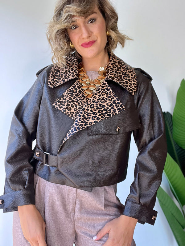 Chiodo in ecopelle con dettagli animalier