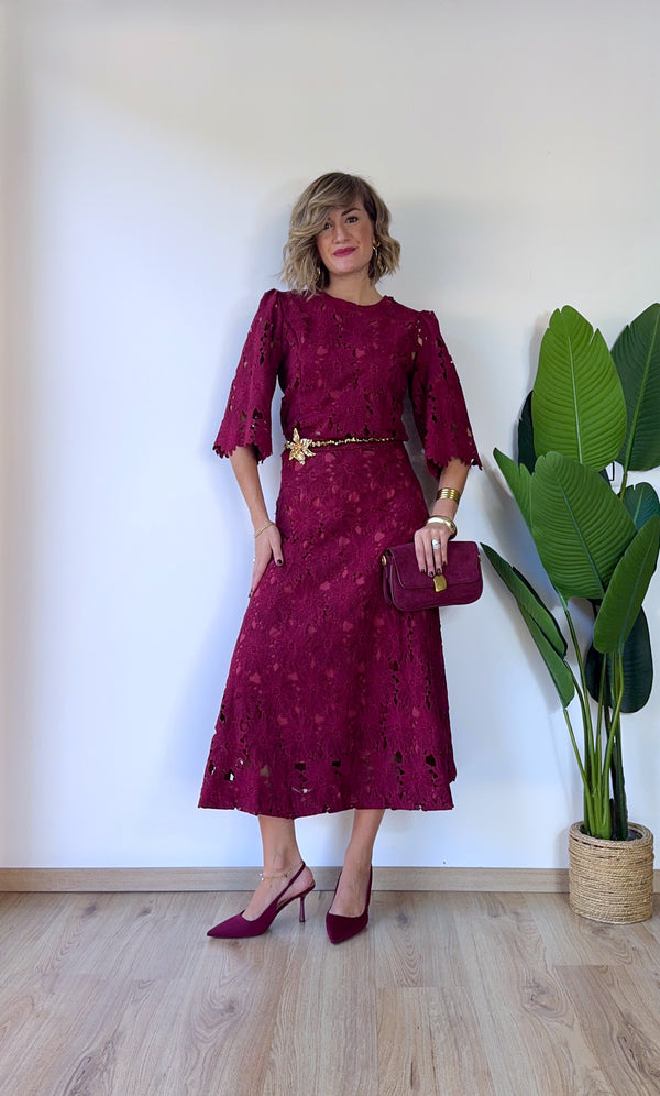 Coordinato in pizzo bordeaux con gonna