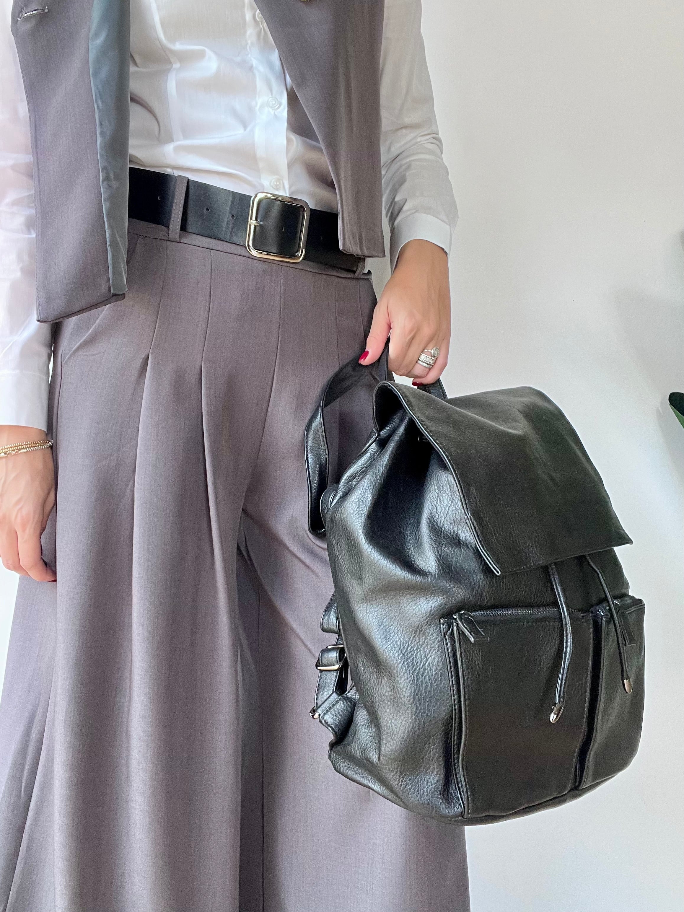 Zaino in ecopelle con tasche