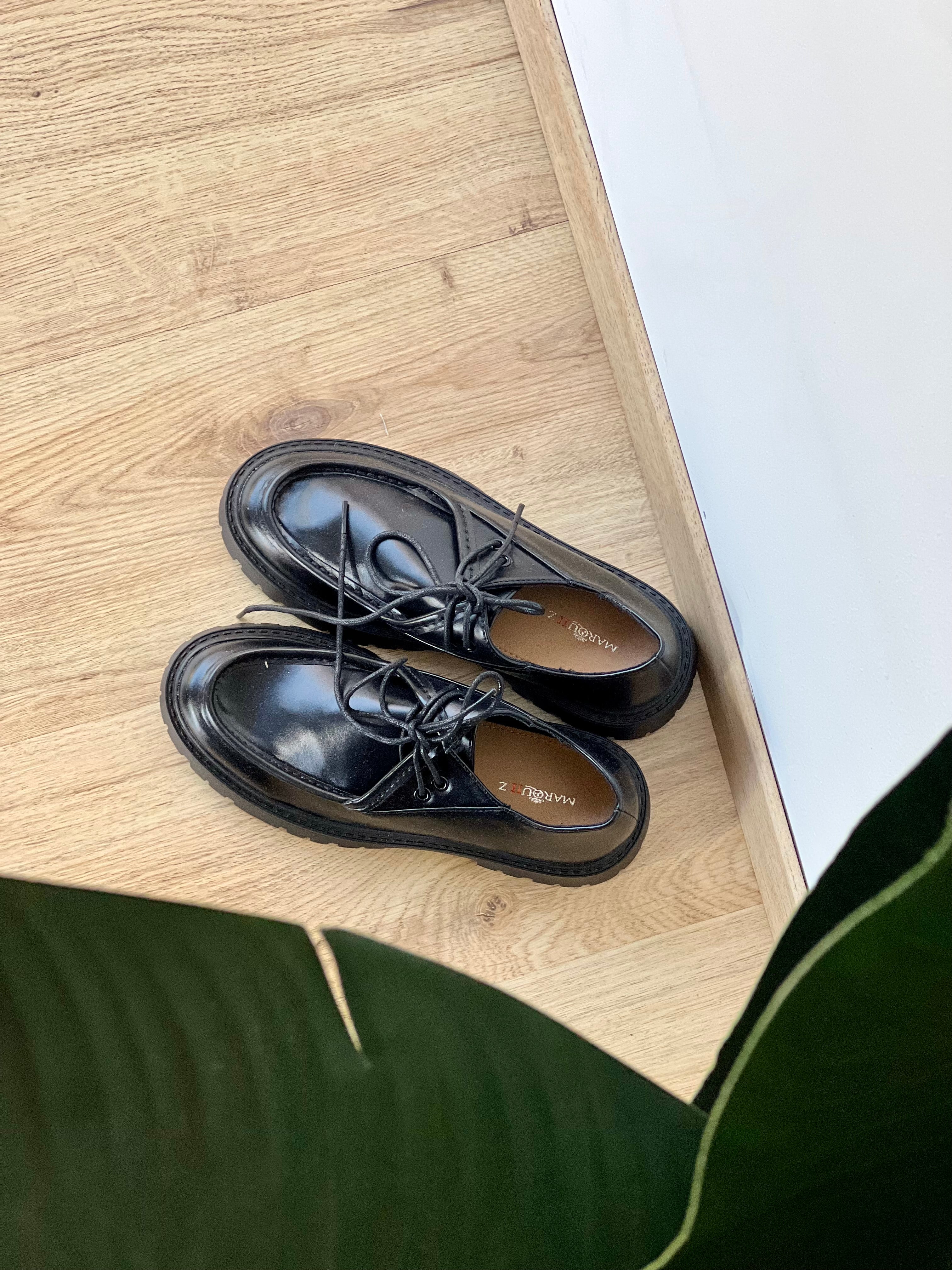 Scarpe francesine con lacci