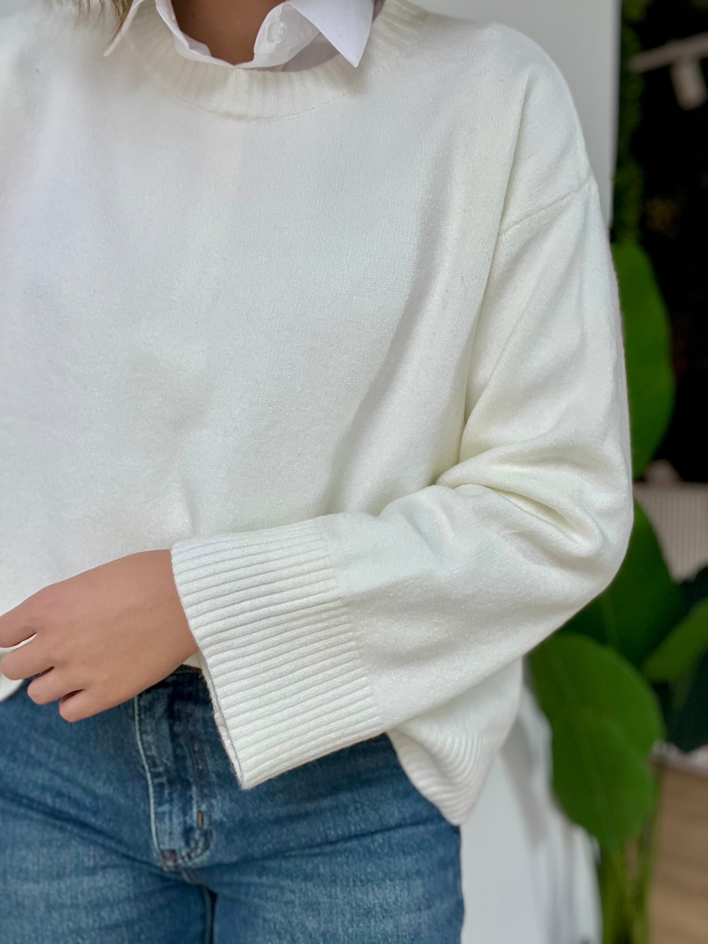 Maglioncino morbido basic con maniche ampie