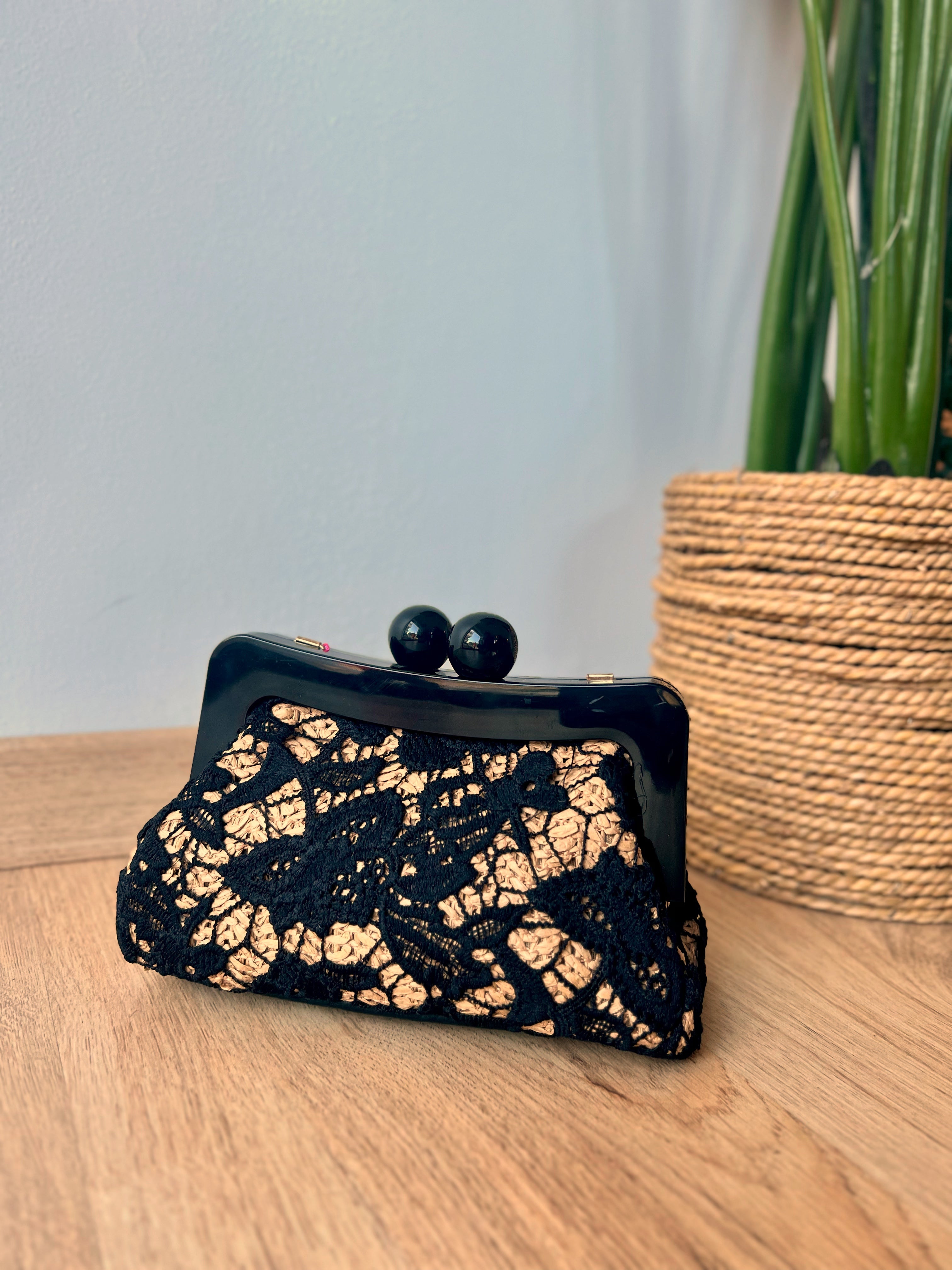 Mini pochette con dettagli in pizzo