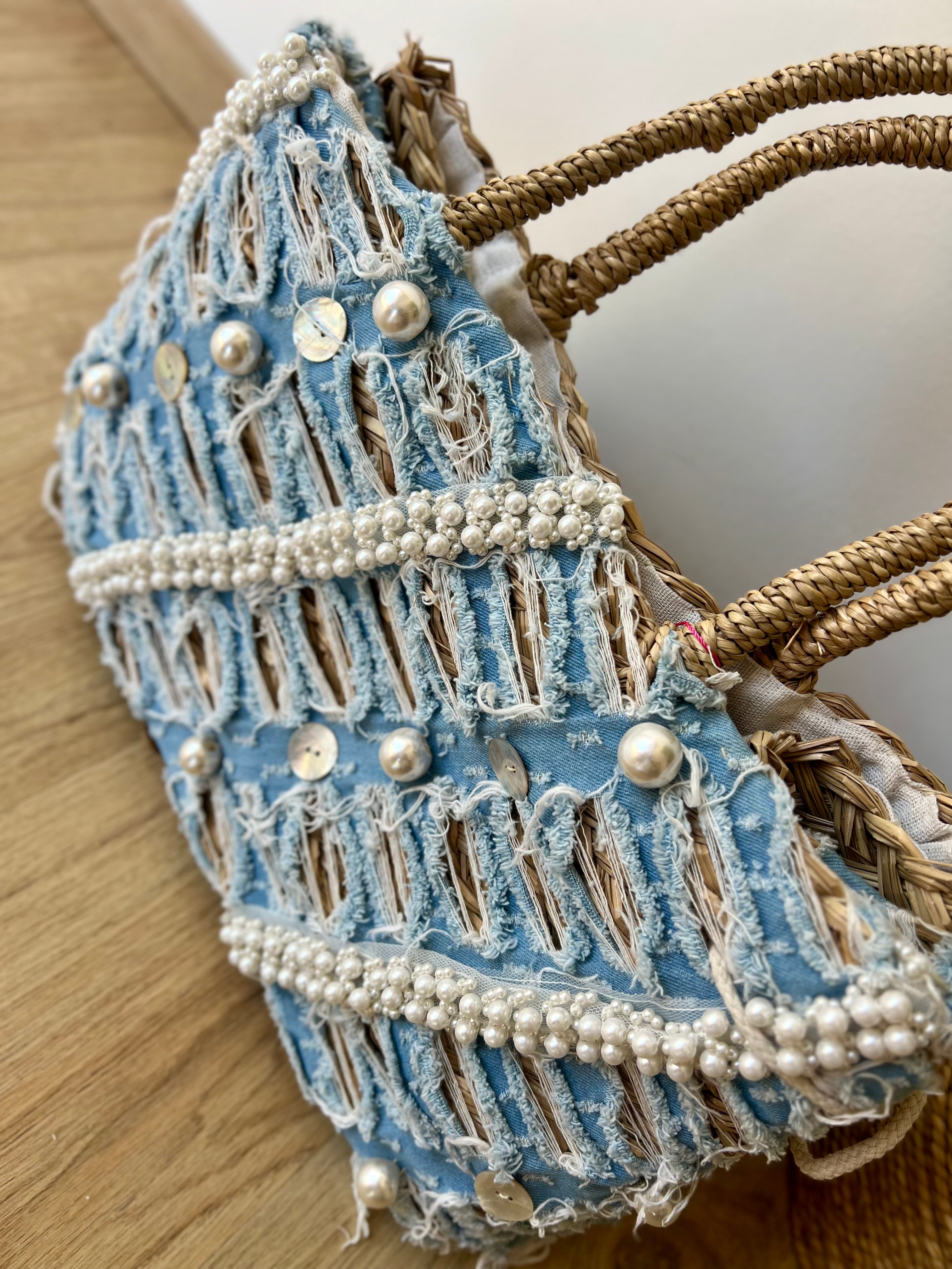 Maxi bag con jeans e perle
