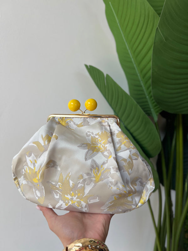 Pochette a fantasia con il giallo