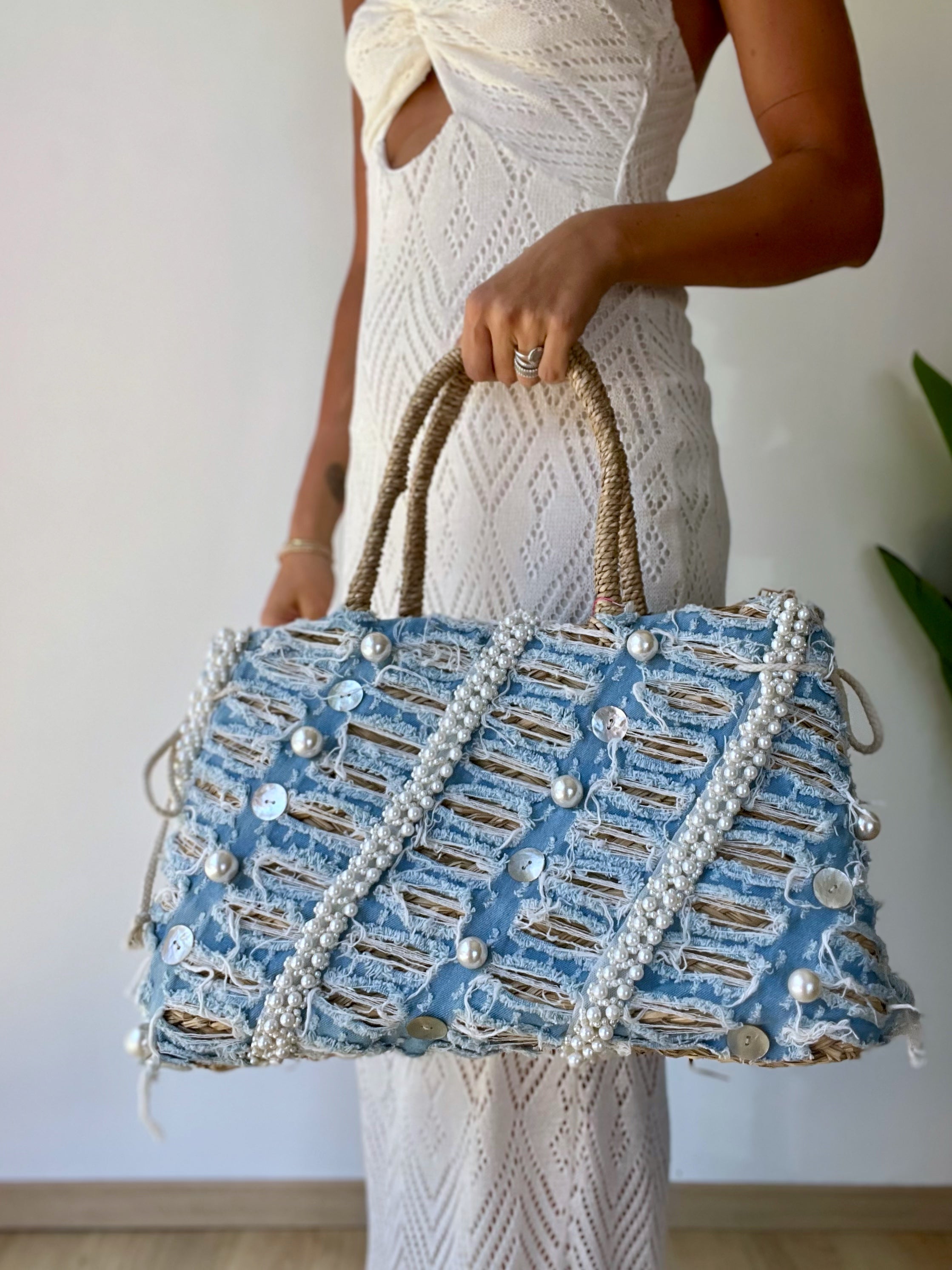 Maxi bag con jeans e perle