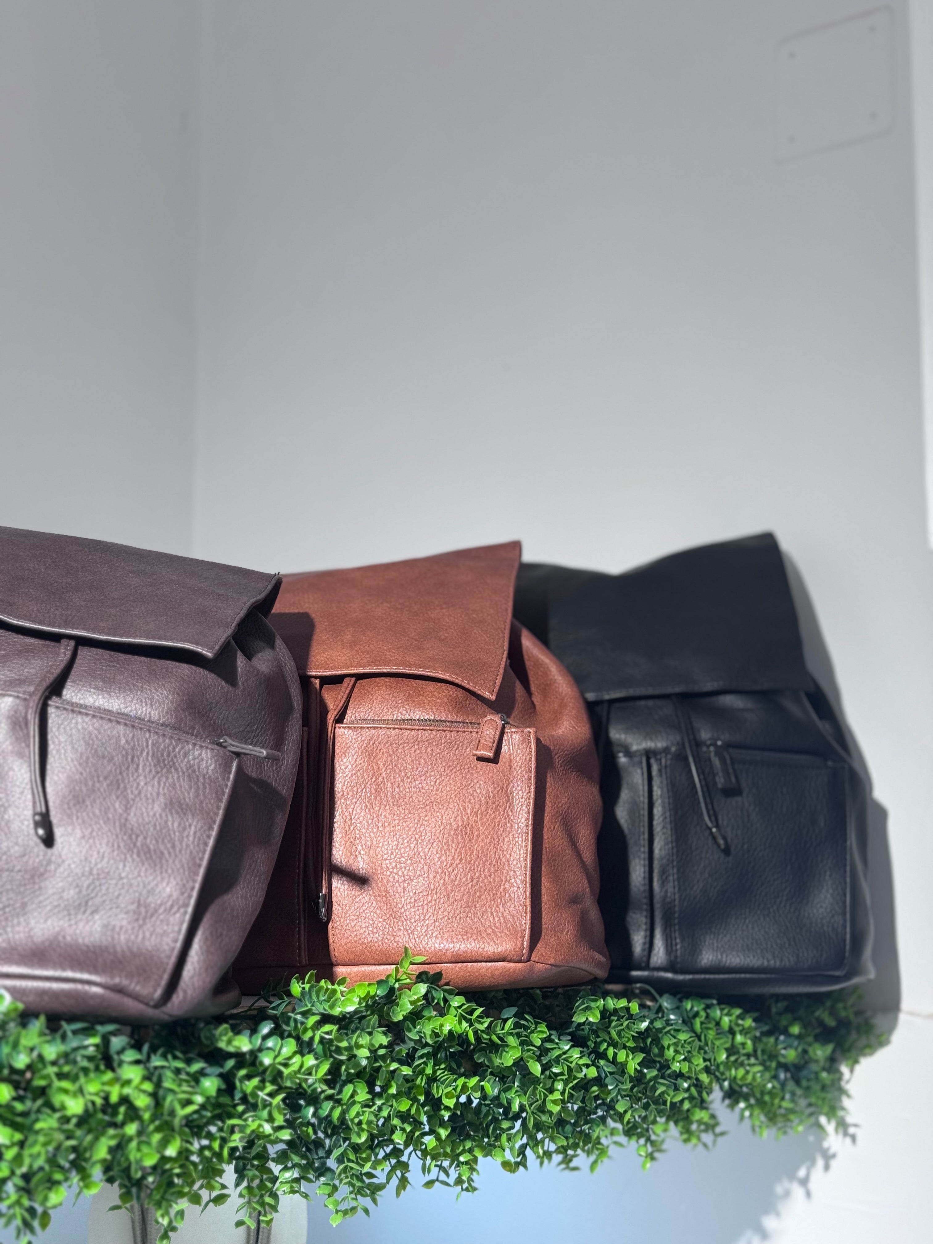 Zaino in ecopelle con tasche