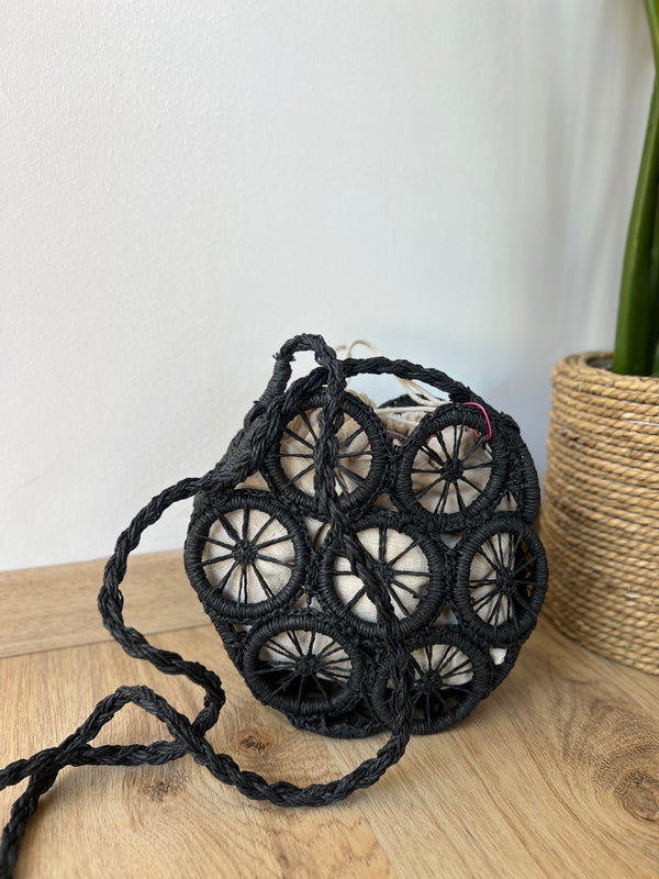 Pochette in raffia nera