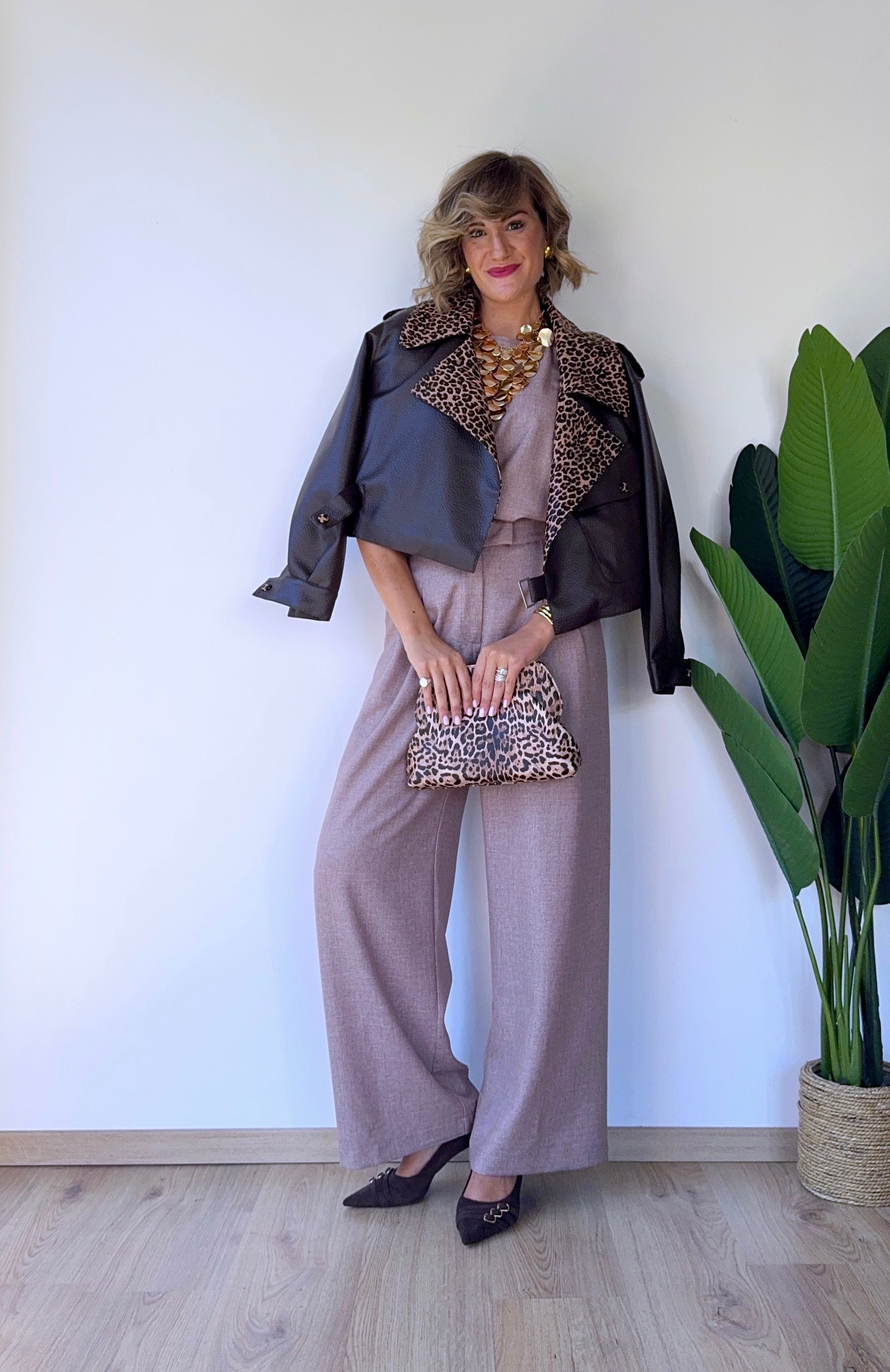 Chiodo in ecopelle con dettagli animalier