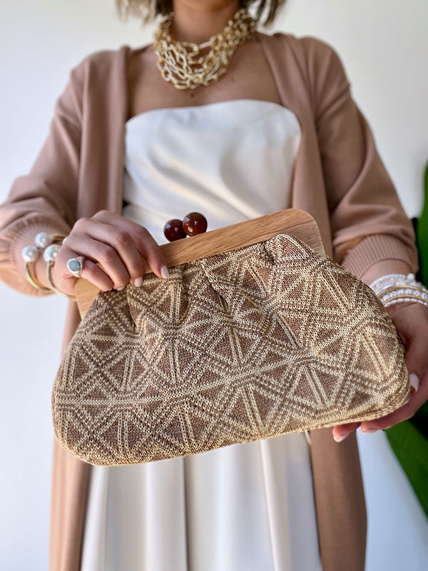 Pochette a fantasia con manico in legno