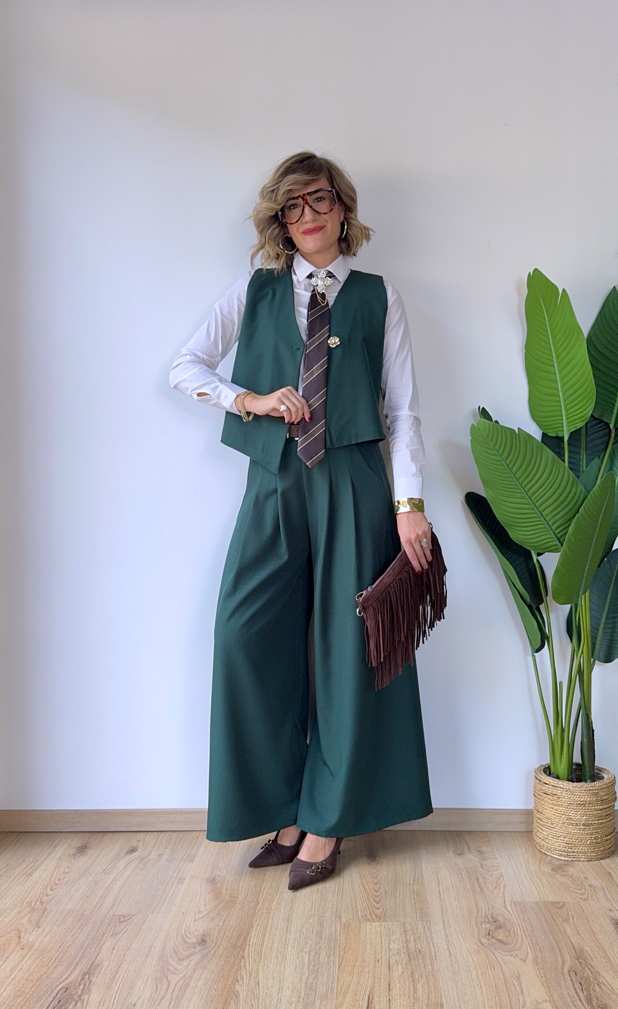 Cravatta rigata  ominile con gioiello