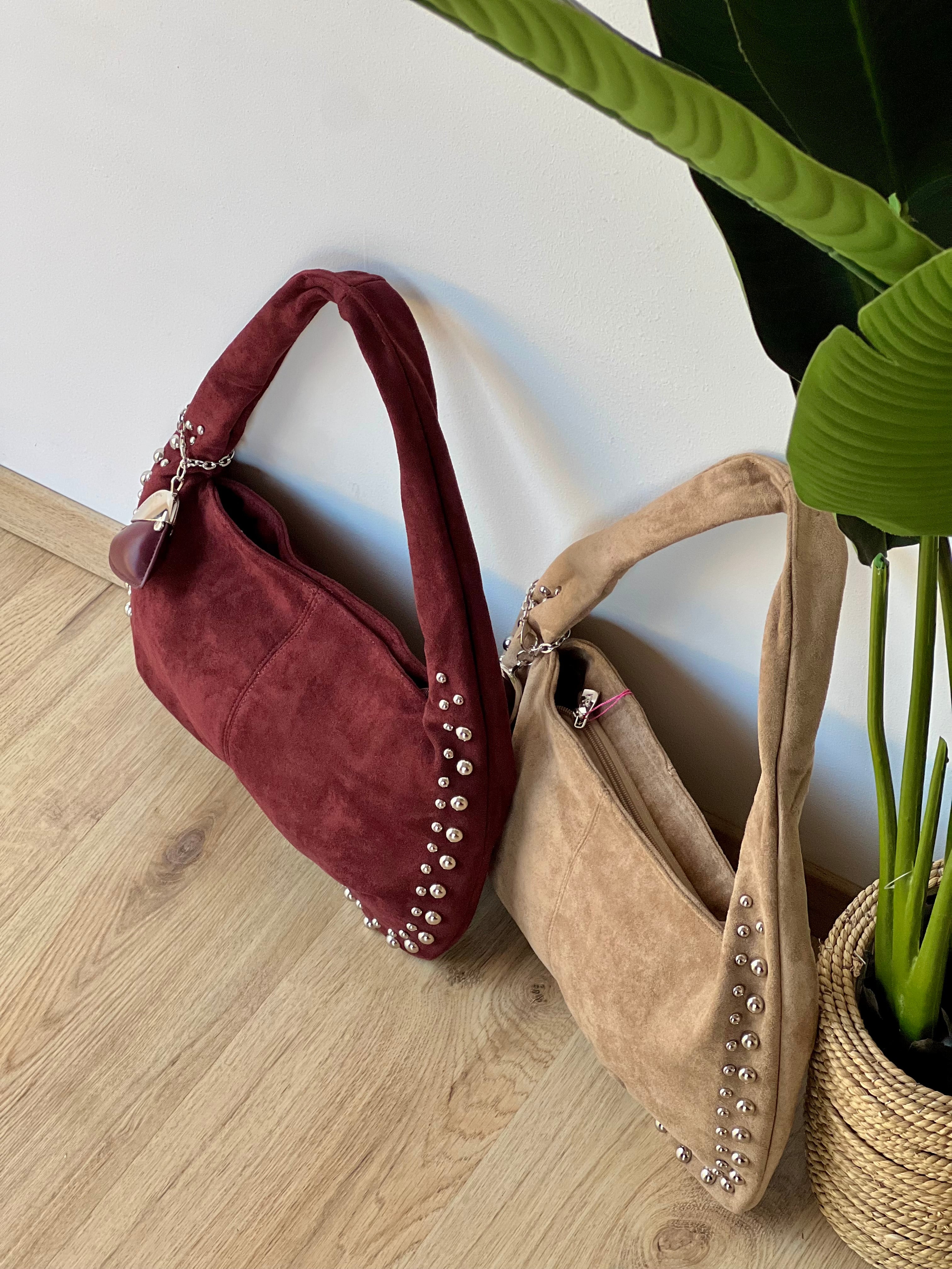 Borsa scamosciata con borchie