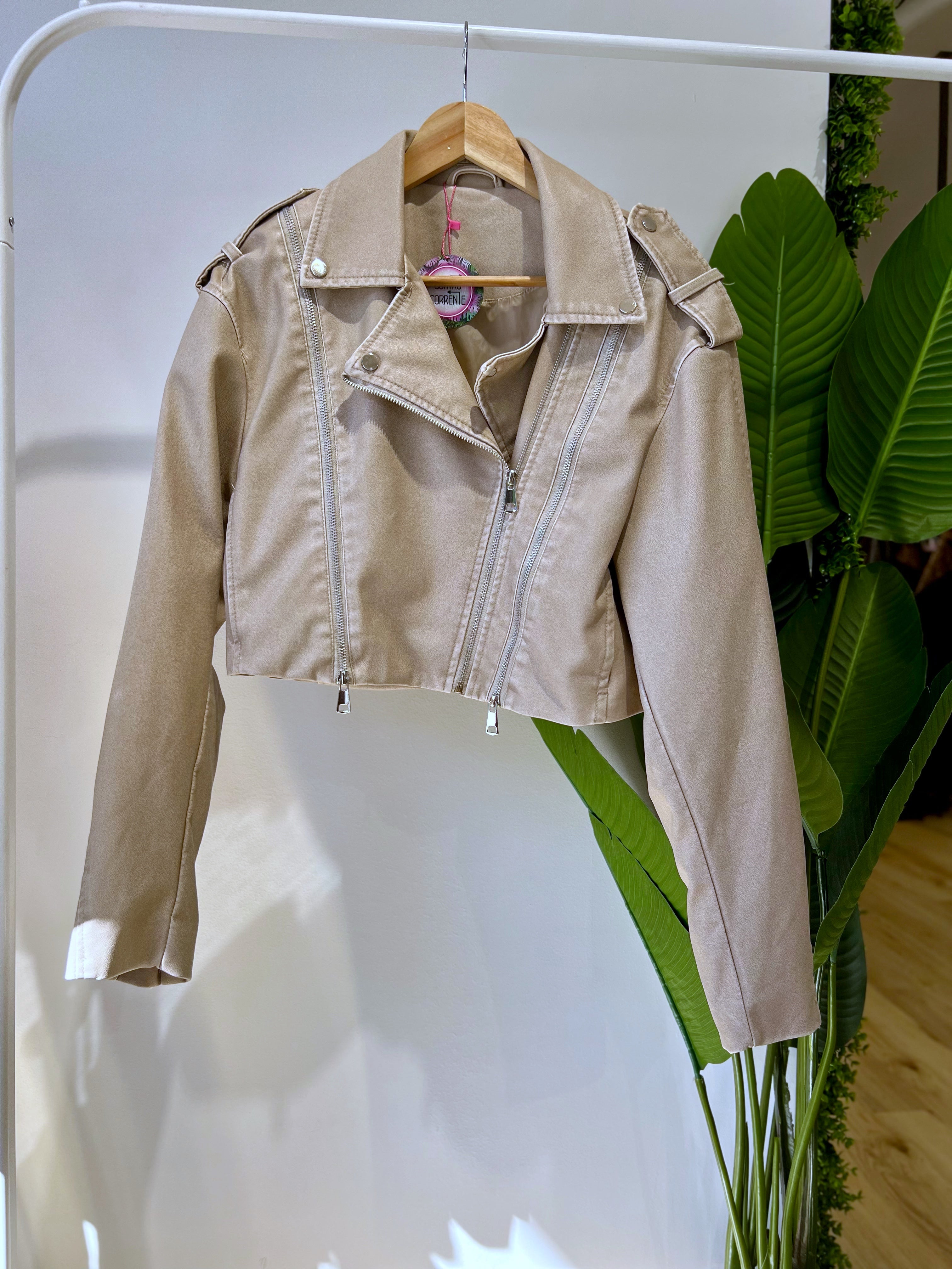 Chiodo beige corto
