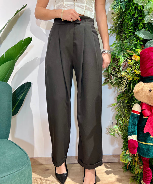 Pantalone ominile con strappo