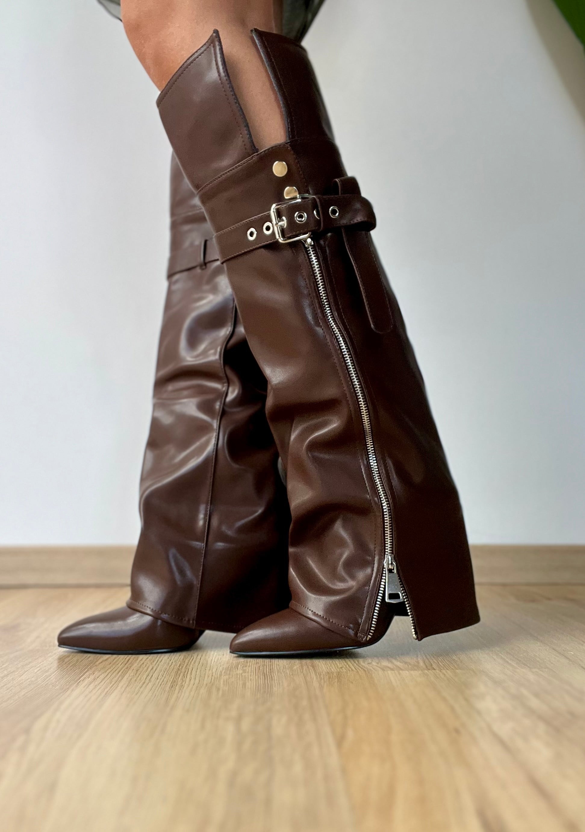 Stivale alto con gambale lungo/ risvoltino