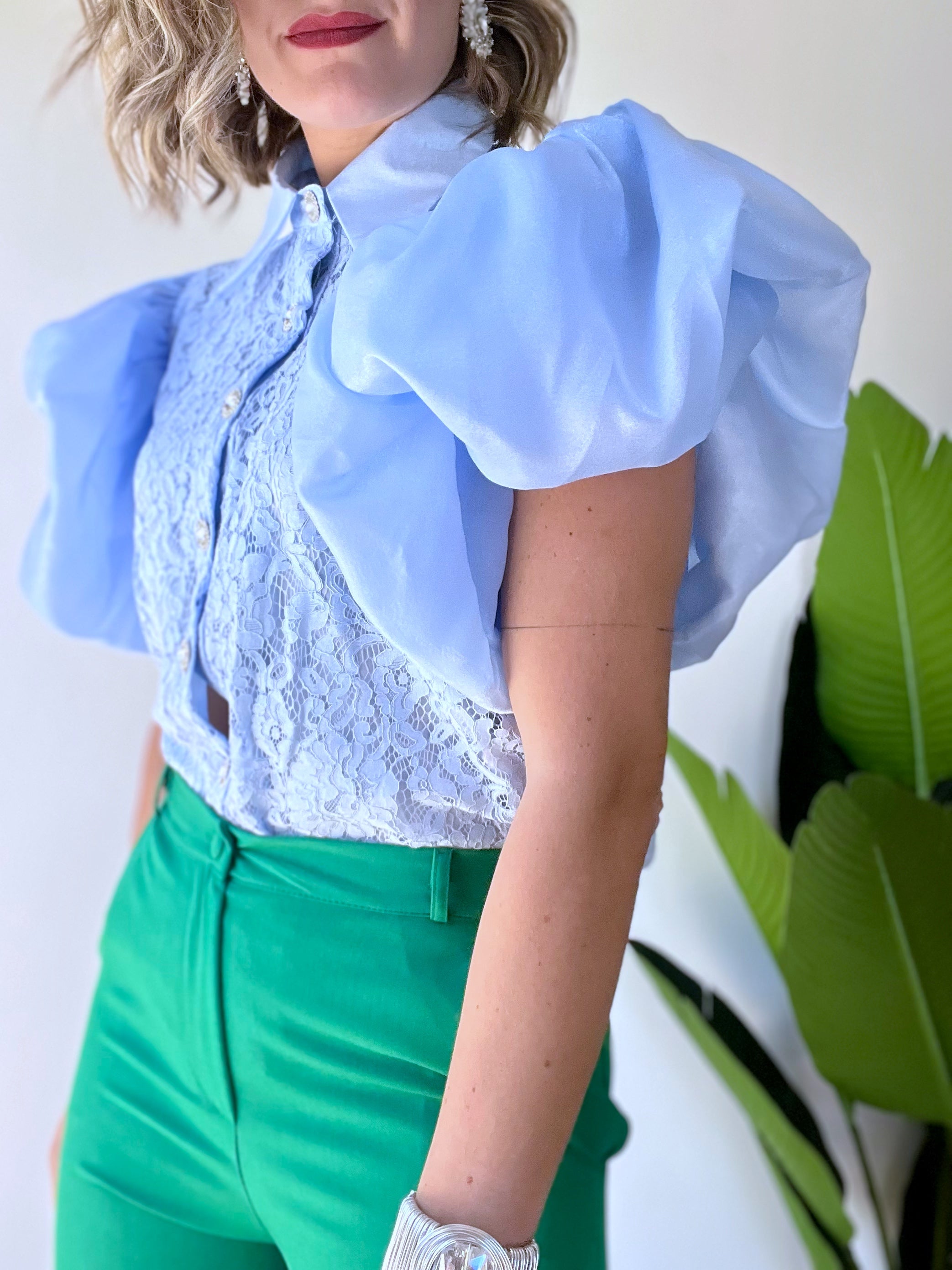 Camicia in pizzo con maniche a palloncino