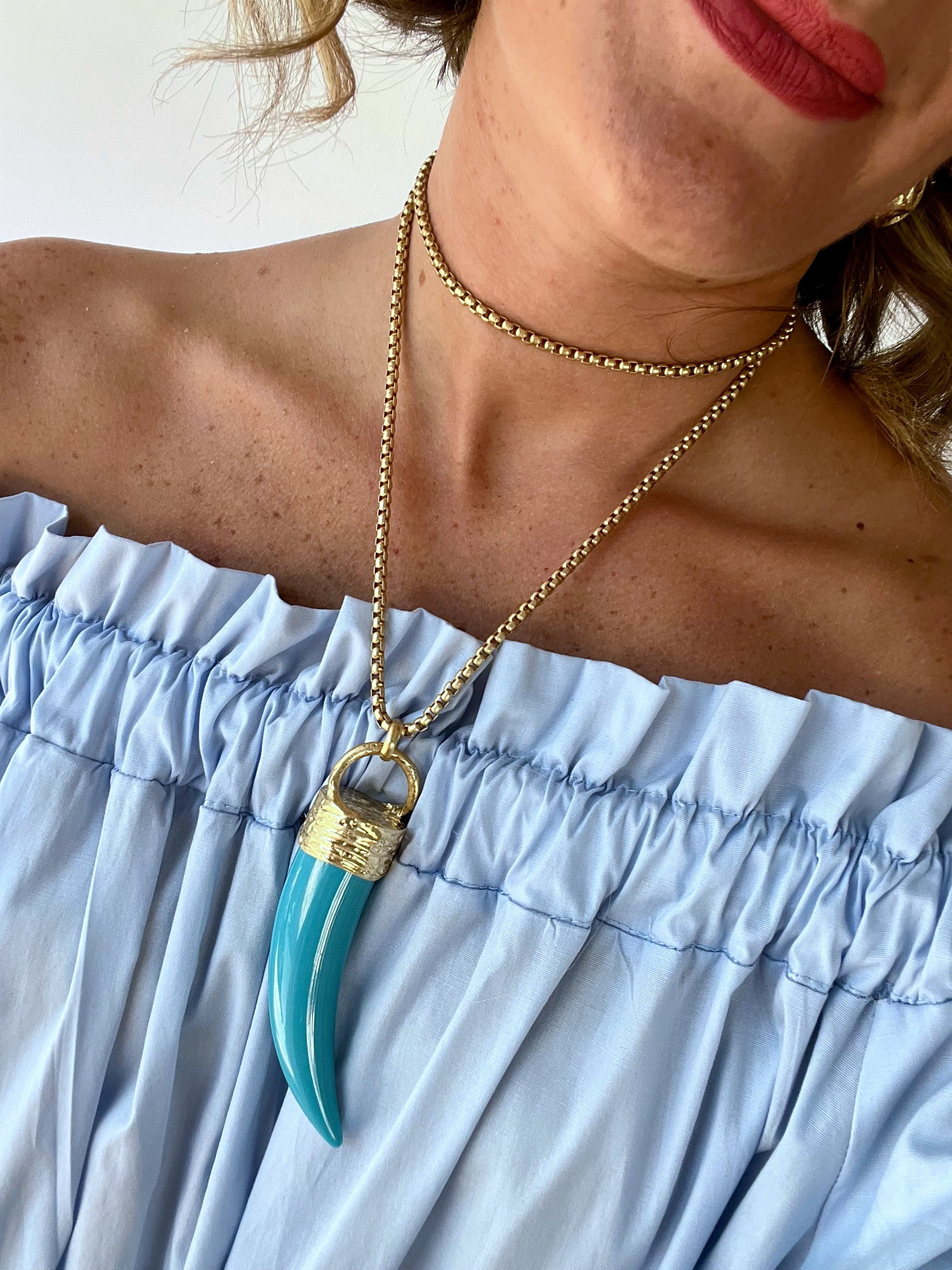 Collana lunga con corno turchese