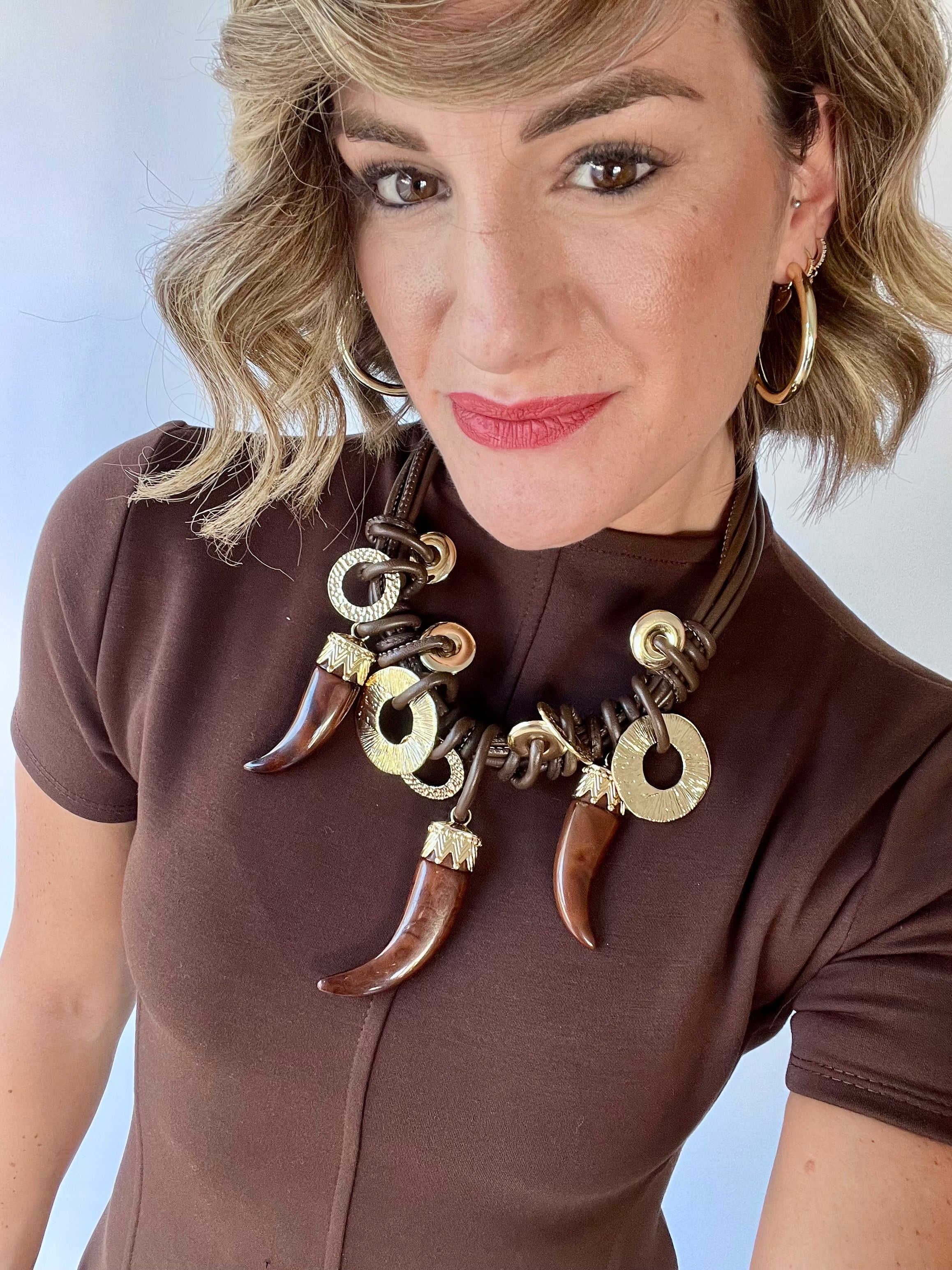 Collana con corni marroni