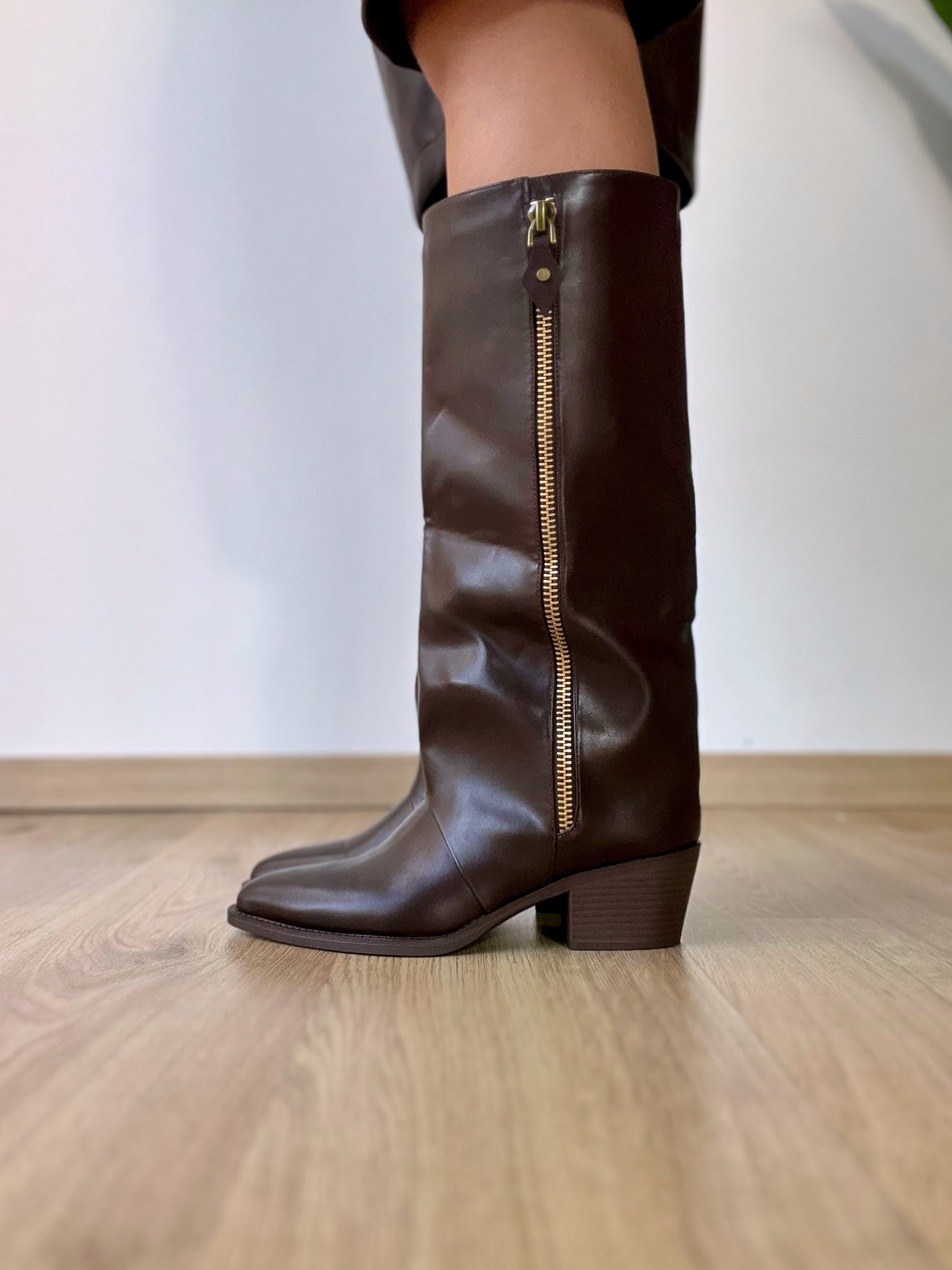 Texano in ecopelle con finta zip laterale